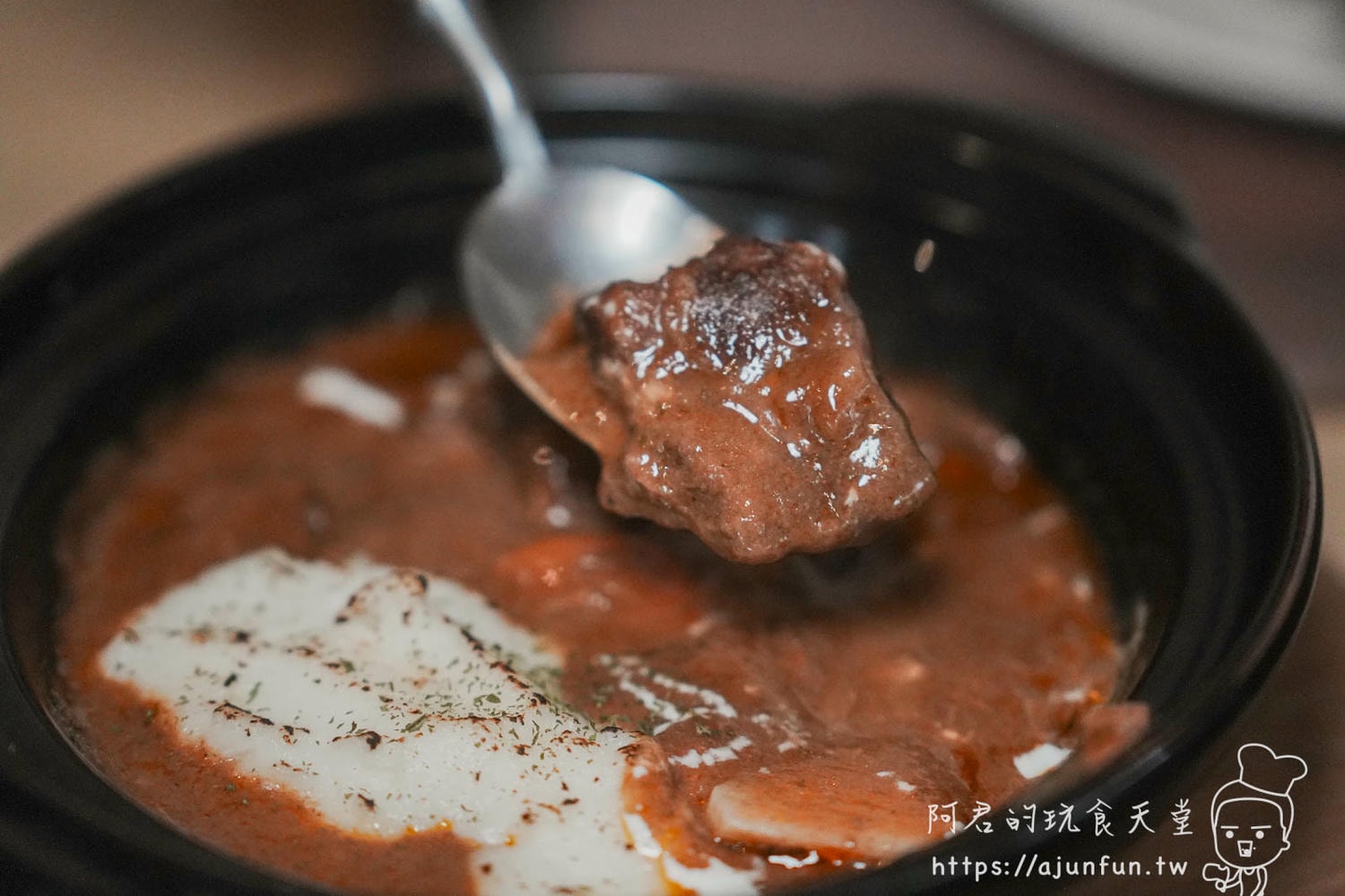 【2026竹北美食】Roast•初 熟成牛排，新竹慶祝餐廳首選！隱身巷弄的純白玻璃屋，Prime級享受
