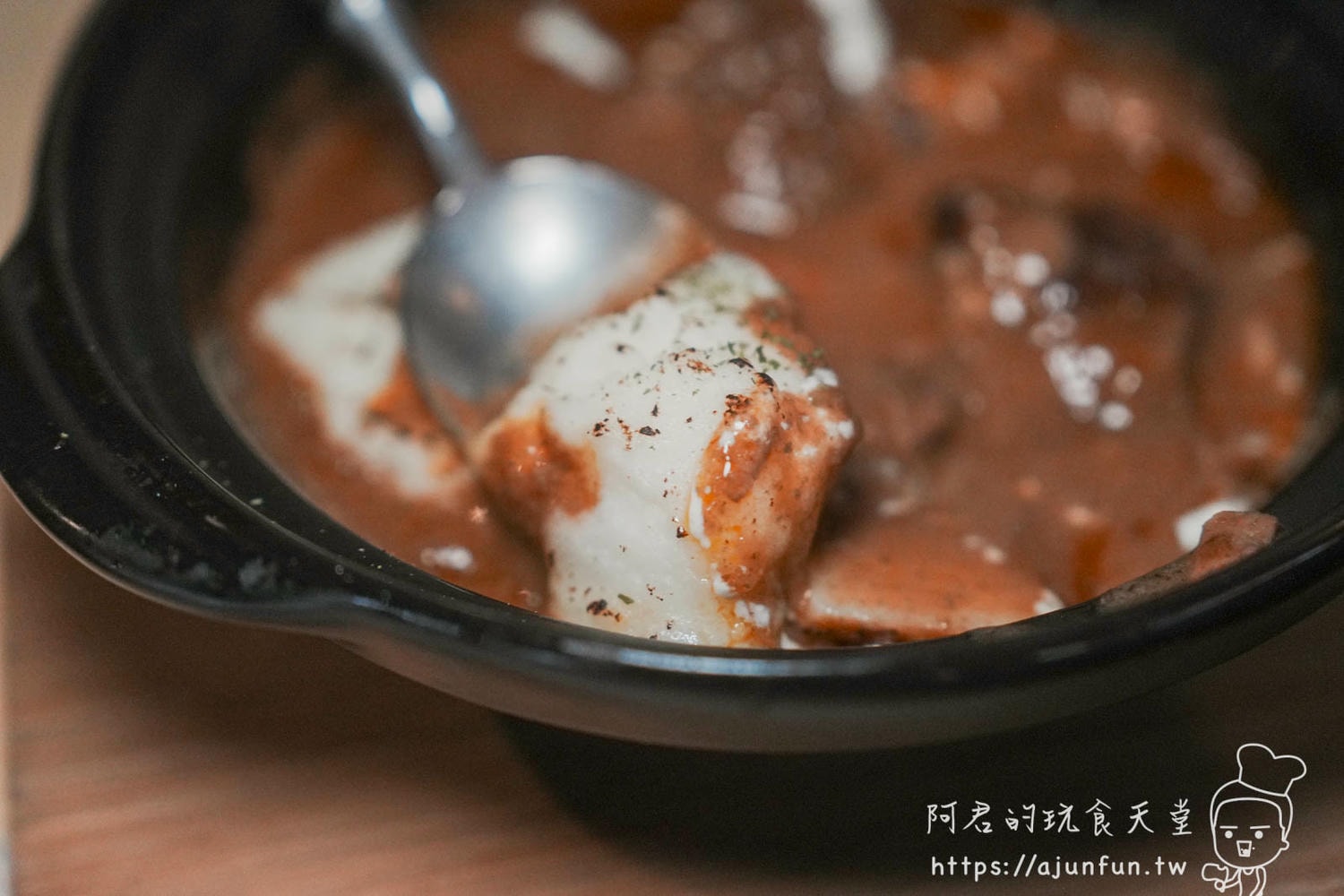 【2026竹北美食】Roast•初 熟成牛排，新竹慶祝餐廳首選！隱身巷弄的純白玻璃屋，Prime級享受
