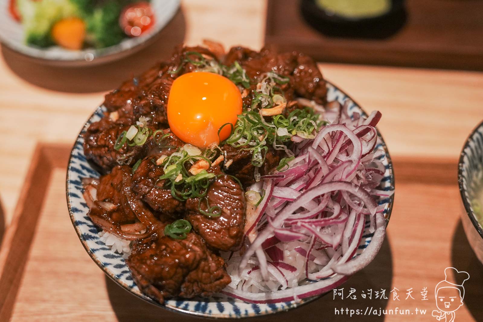 2026竹北美食推薦｜家本肉屋 丼飯，平價天花板！鱸魚味噌湯、霜淇淋無限續，炸雞山必點（附菜單停車資訊）