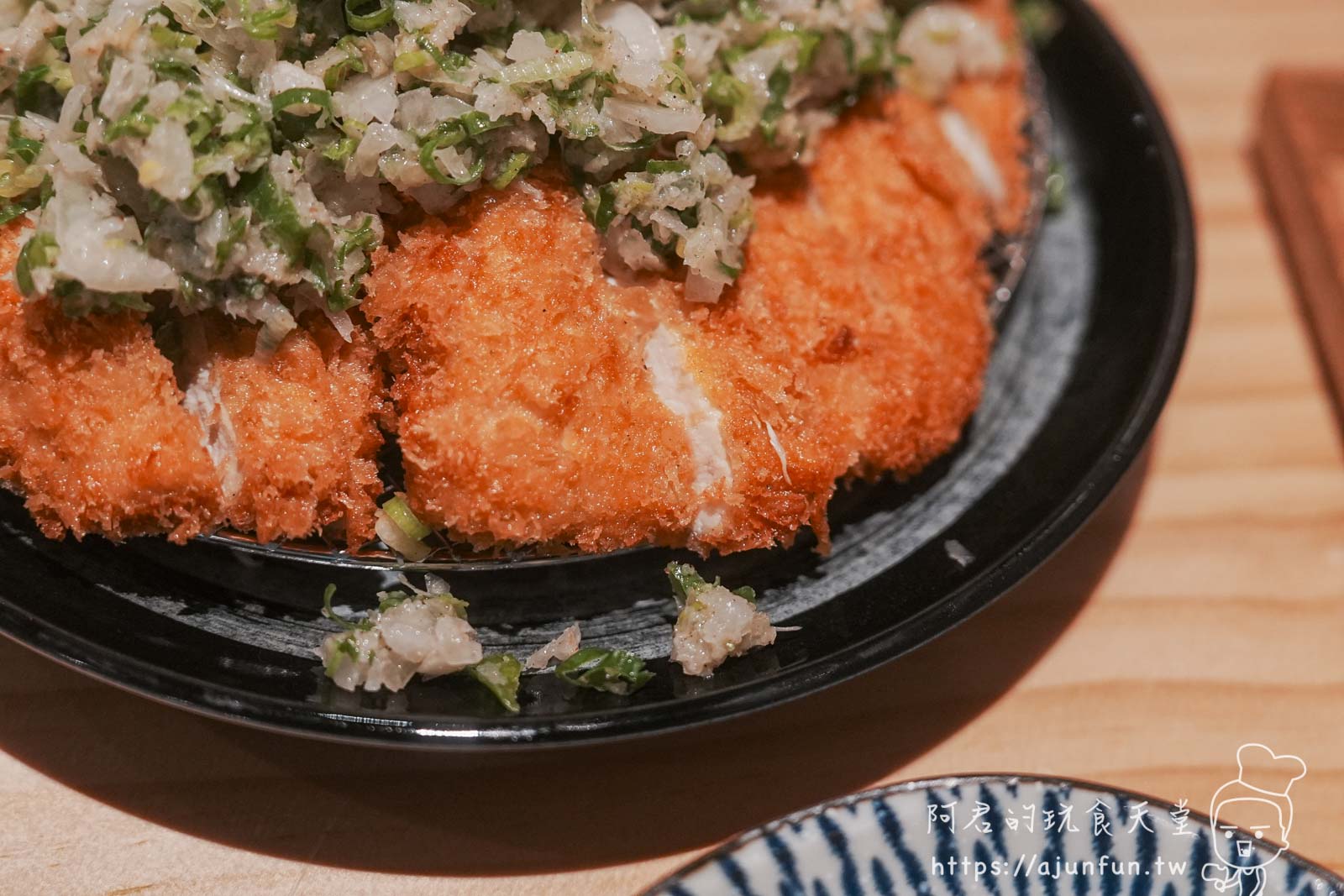 2026竹北美食推薦｜家本肉屋 丼飯，平價天花板！鱸魚味噌湯、霜淇淋無限續，炸雞山必點（附菜單停車資訊）