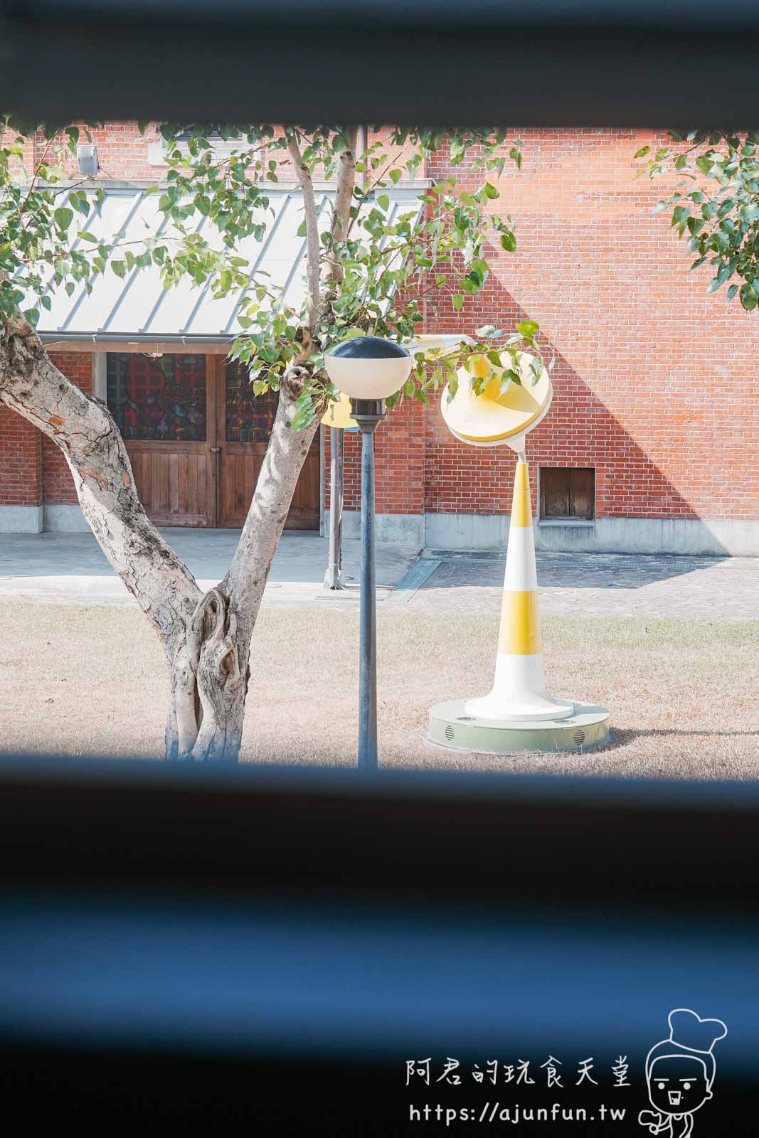 嘉義咖啡廳推薦 國王蝴蝶咖啡 Roicafe：在舊酒廠的紅色劇院裡，品味一場大人的苦甜