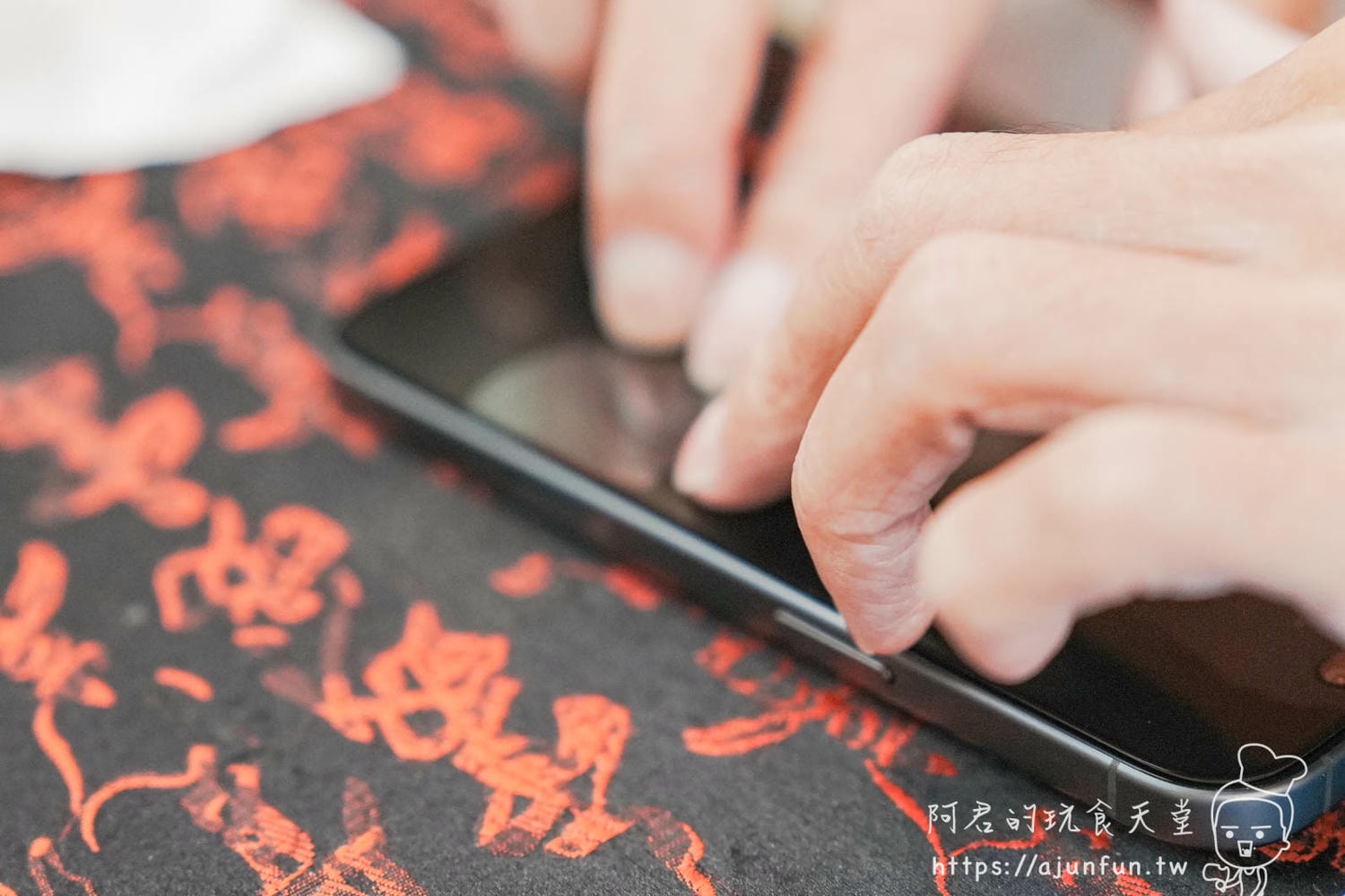 2026 iPhone 保護貼推薦》為何選藍光盾？創宇通訊東海店貼膜實錄