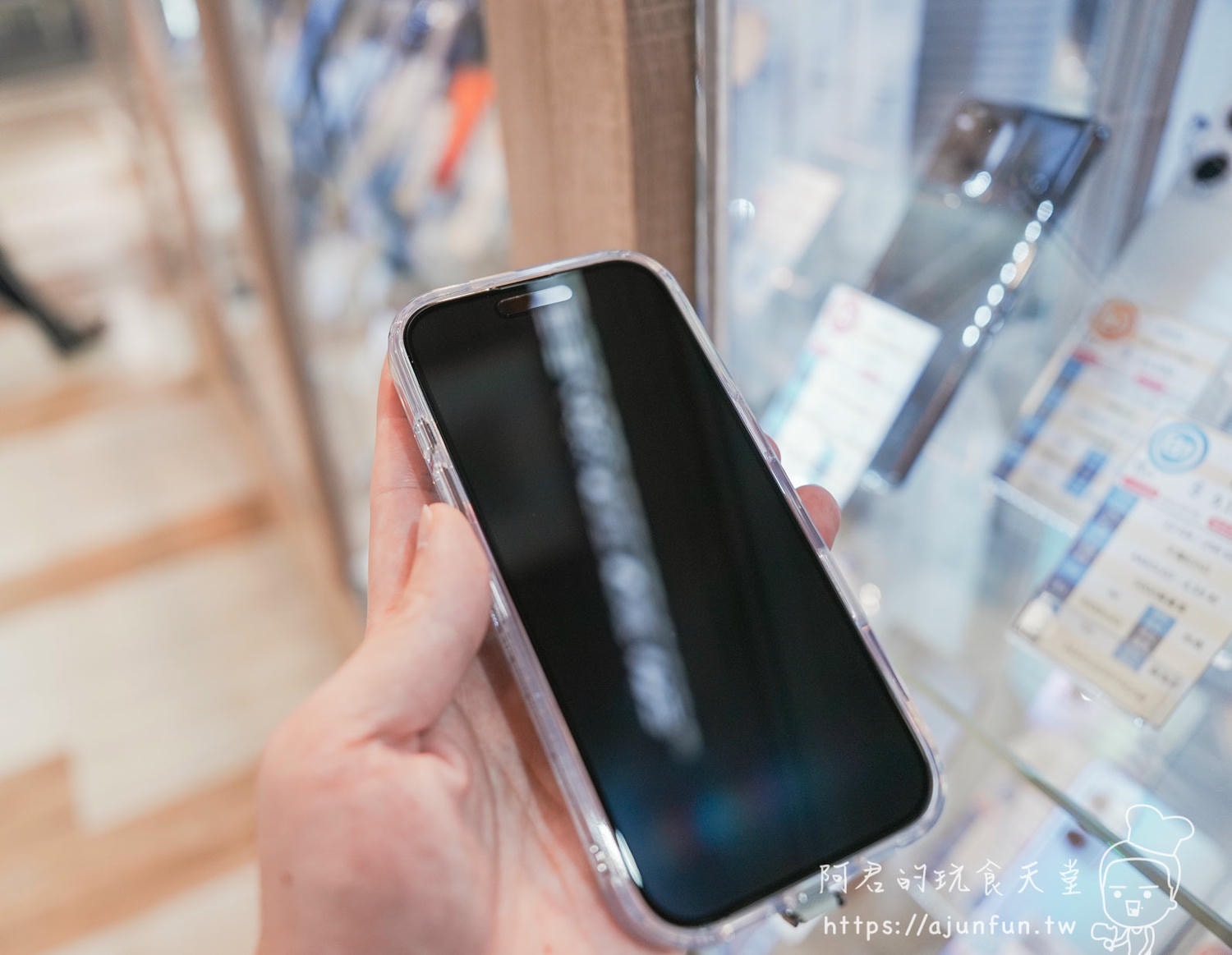 2026 iPhone 保護貼推薦》為何選藍光盾？創宇通訊東海店貼膜實錄