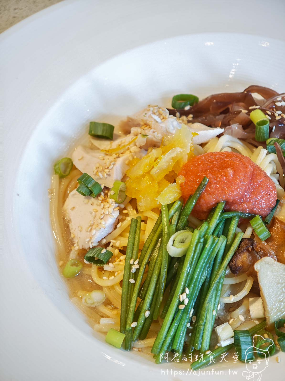 WIRED TOKYO 台中市政店，被書店耽誤的聖代店？主餐像雲霄飛車…但為了「它」我願意再訪！