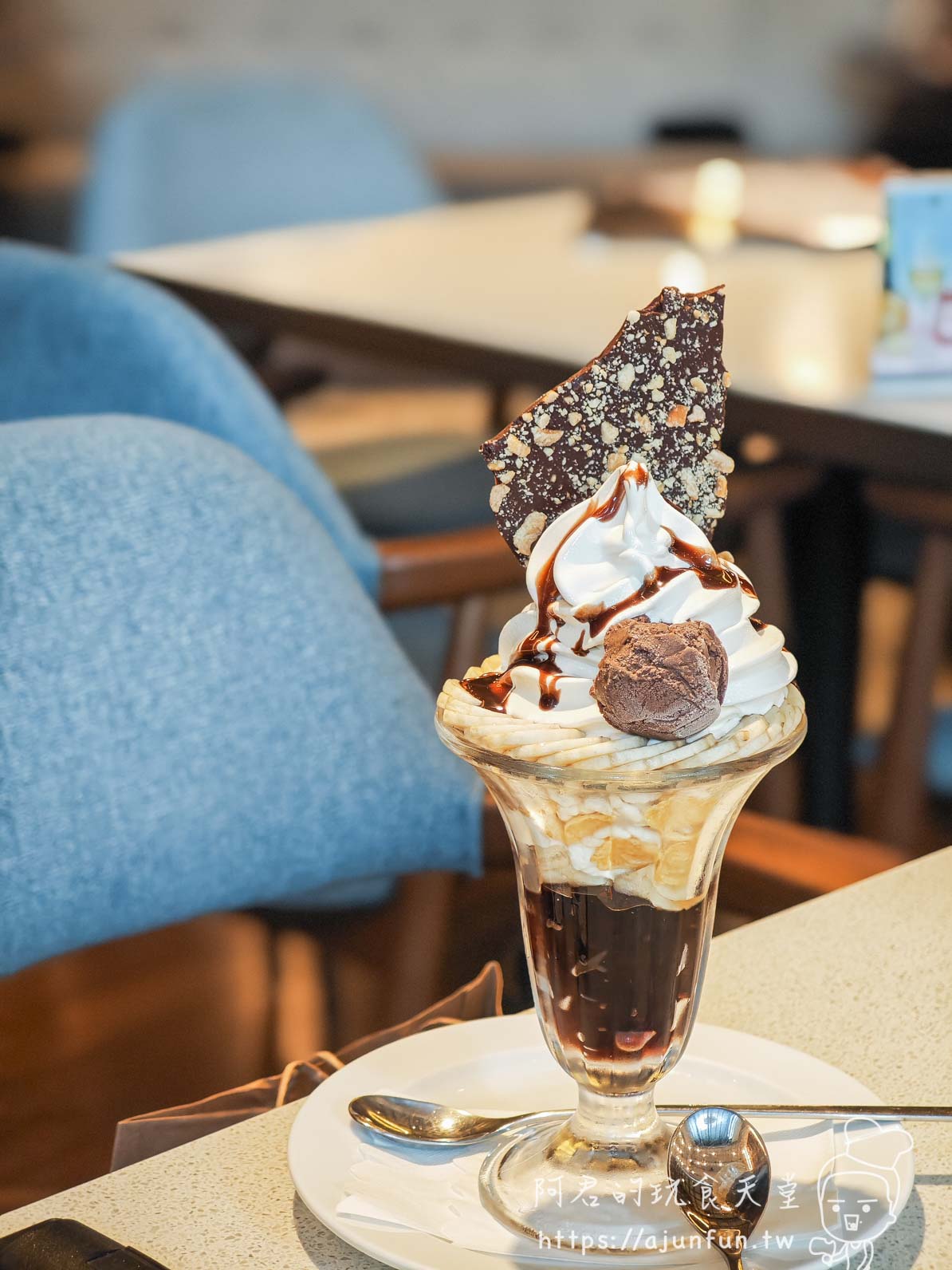 WIRED TOKYO 台中市政店，被書店耽誤的聖代店？主餐像雲霄飛車…但為了「它」我願意再訪！