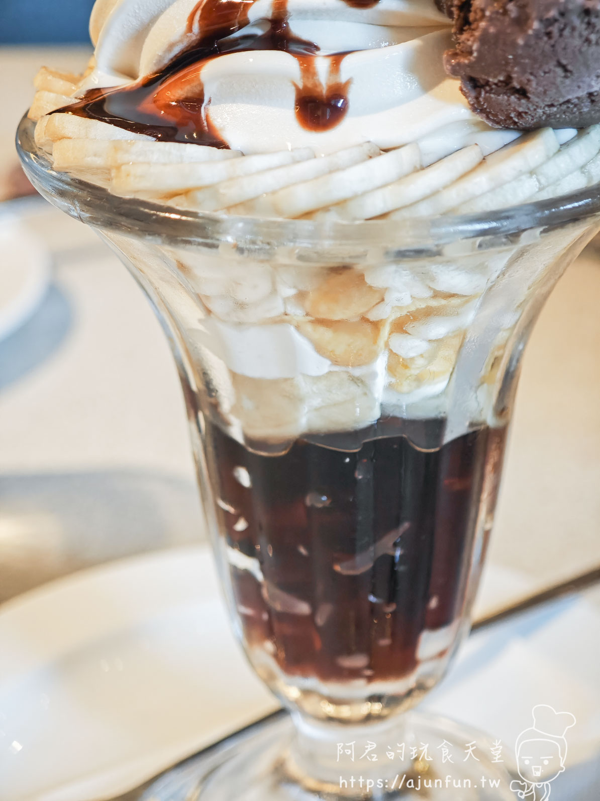 WIRED TOKYO 台中市政店，被書店耽誤的聖代店？主餐像雲霄飛車…但為了「它」我願意再訪！