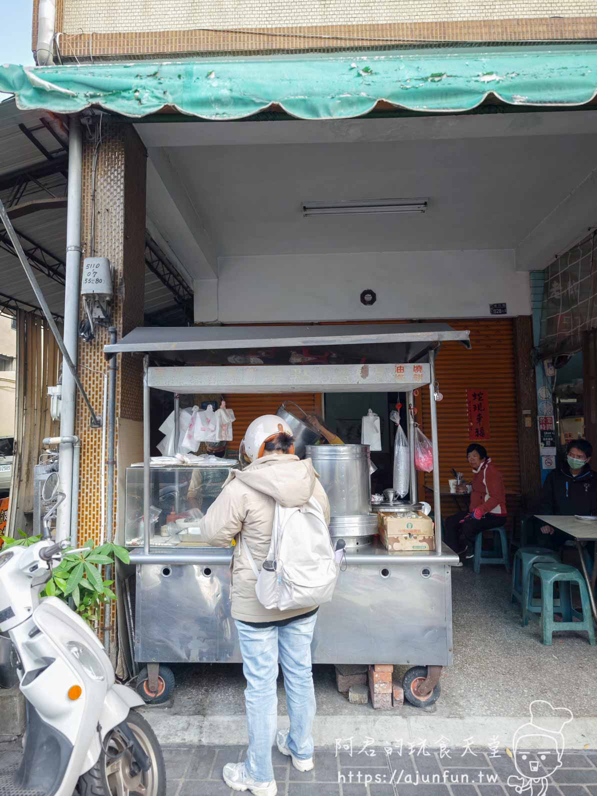 台中北區美食，健行路無名早餐，連招牌都沒有的傳奇老店！阿公手作粉漿蛋餅，在地人激推的古早味