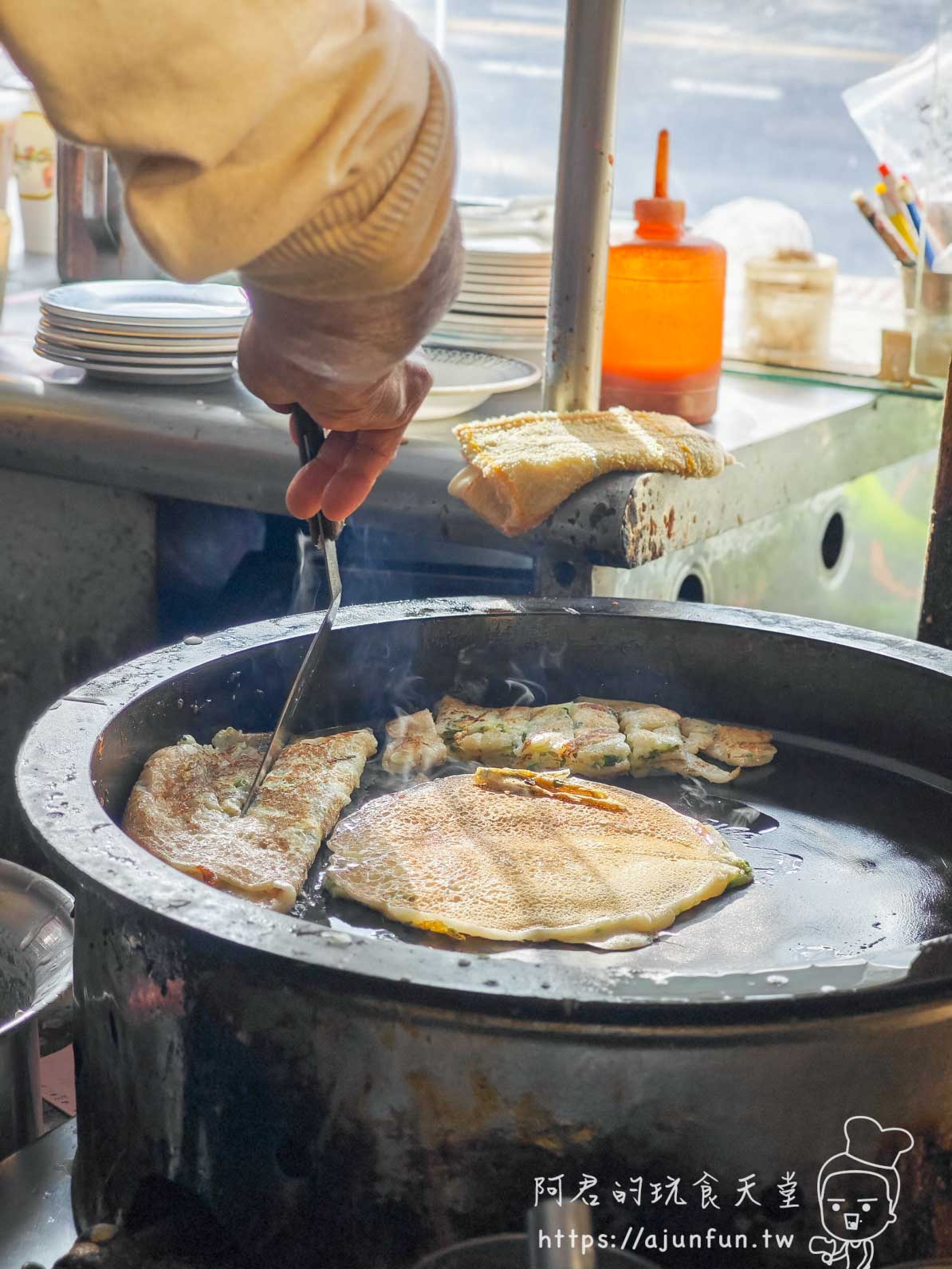 台中北區美食，健行路無名早餐，連招牌都沒有的傳奇老店！阿公手作粉漿蛋餅，在地人激推的古早味