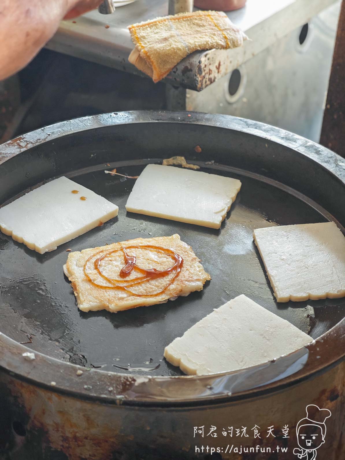 台中北區美食，健行路無名早餐，連招牌都沒有的傳奇老店！阿公手作粉漿蛋餅，在地人激推的古早味