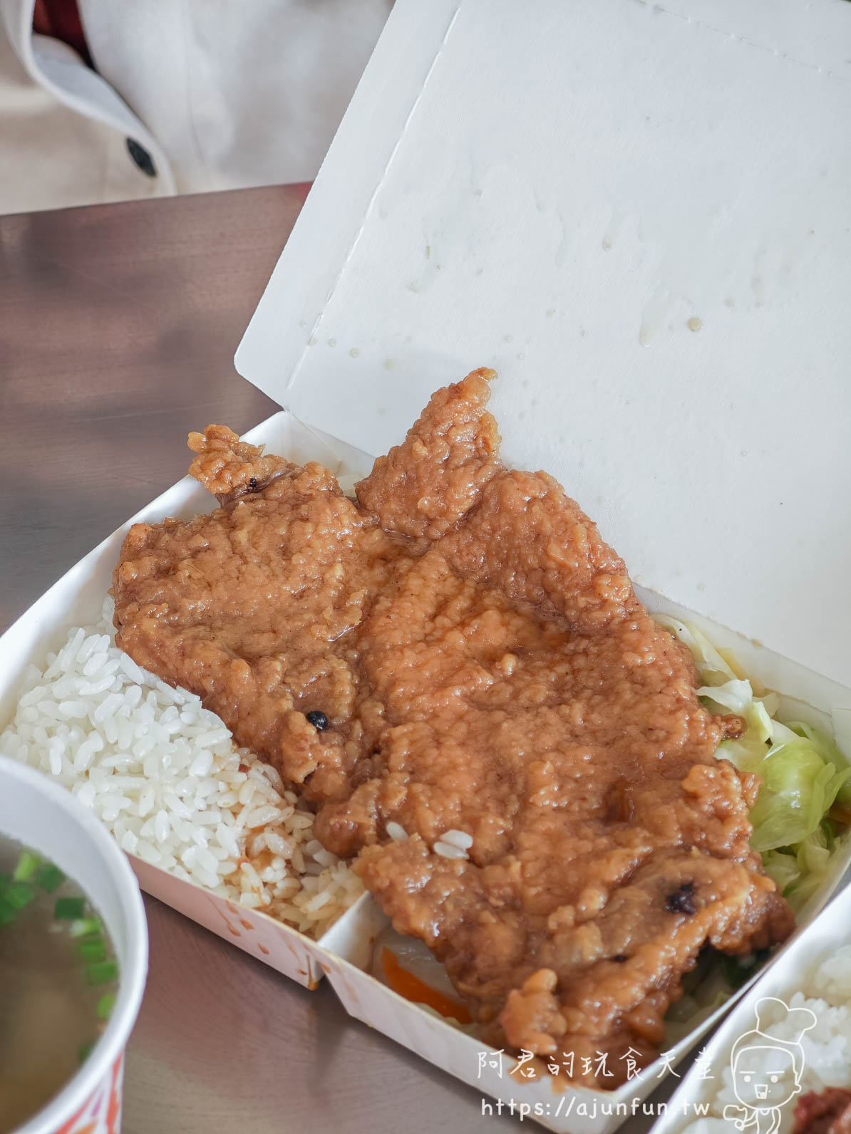 2026 台中科博館美食，金源興爌肉飯，被排骨耽誤的辣椒店？在地人排隊也要吃的台式早餐