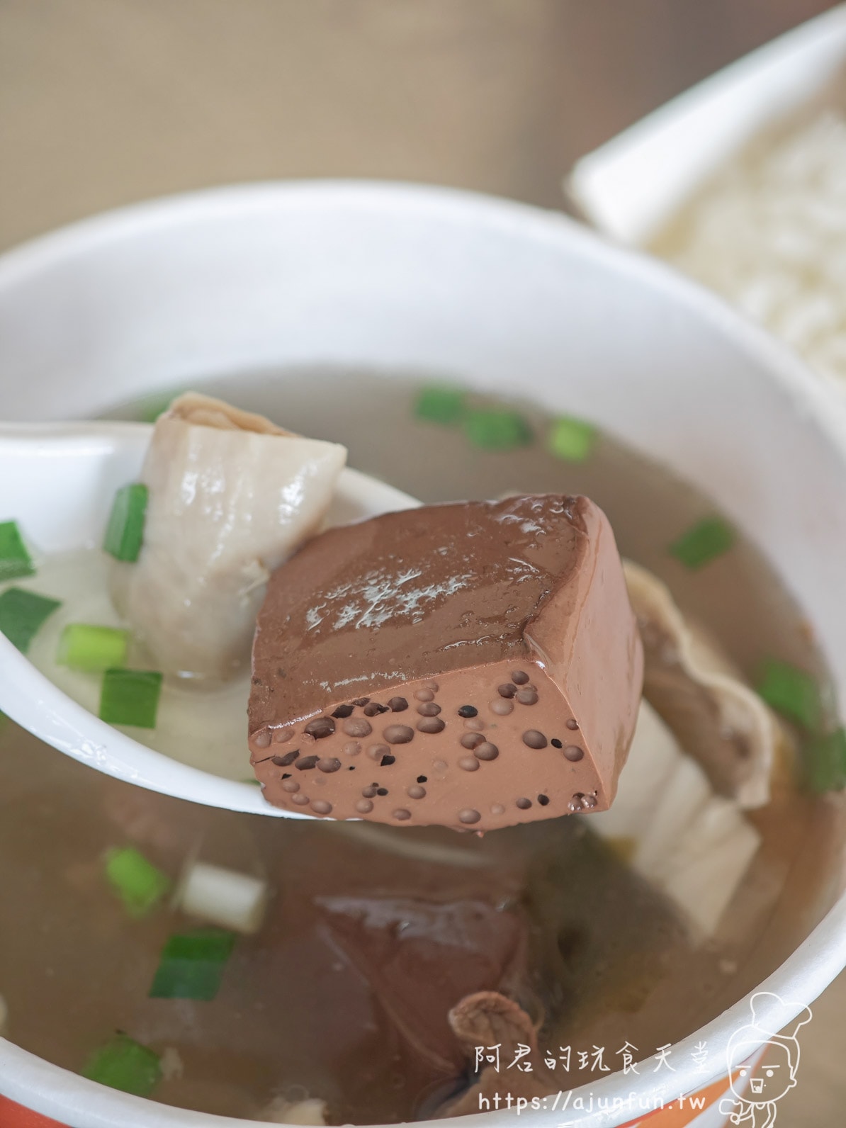 2026 台中科博館美食，金源興爌肉飯，被排骨耽誤的辣椒店？在地人排隊也要吃的台式早餐