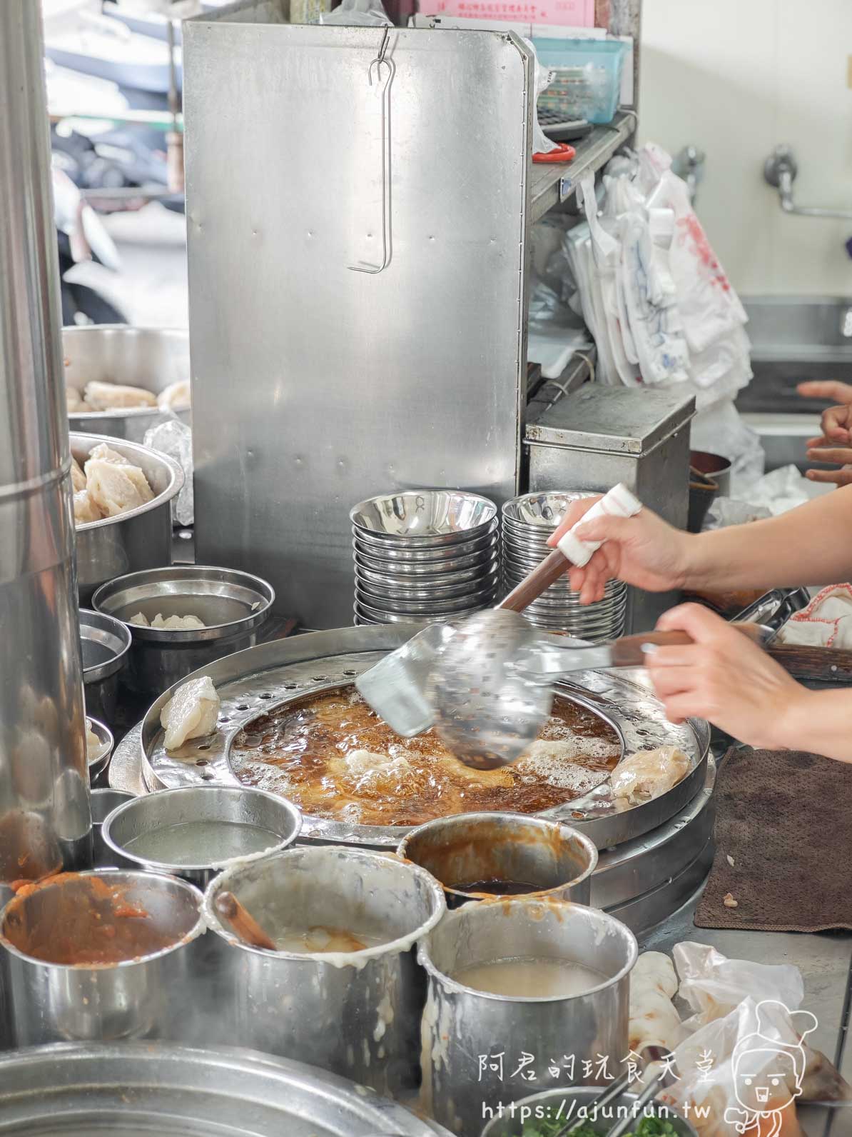 員林光明街美食推薦，寶斗肉圓傳承北斗手作工法，先蒸後炸皮Q肉餡多