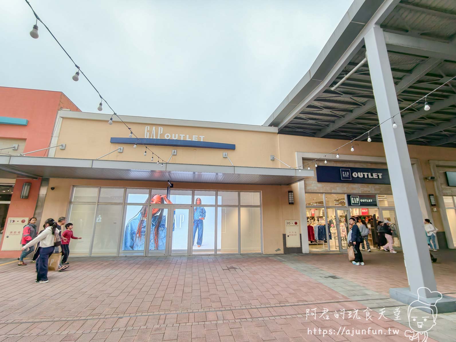 華泰名品城 2026 攻略｜3 折精品包哪裡搶？高鐵出站就到的「偽出國」（附停車資訊）