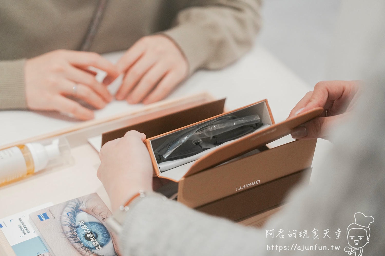 受夠強迫推銷?台中南屯「曙光眼鏡」預約制零壓迫配鏡體驗、咖啡招待 - 第18張圖 受夠強迫推銷?台中南屯「曙光眼鏡」預約制零壓迫配鏡體驗、咖啡招待