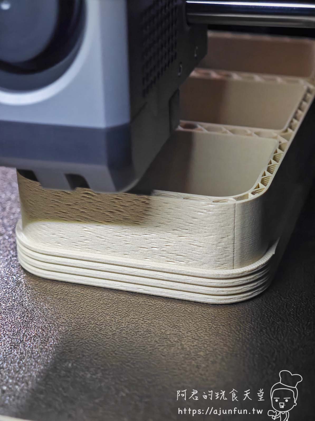 【3D列印機推薦】Bambu Lab P2S 開箱評價：自帶烘乾 AMS 2 Pro，新手無腦入坑的完美畢業機！
