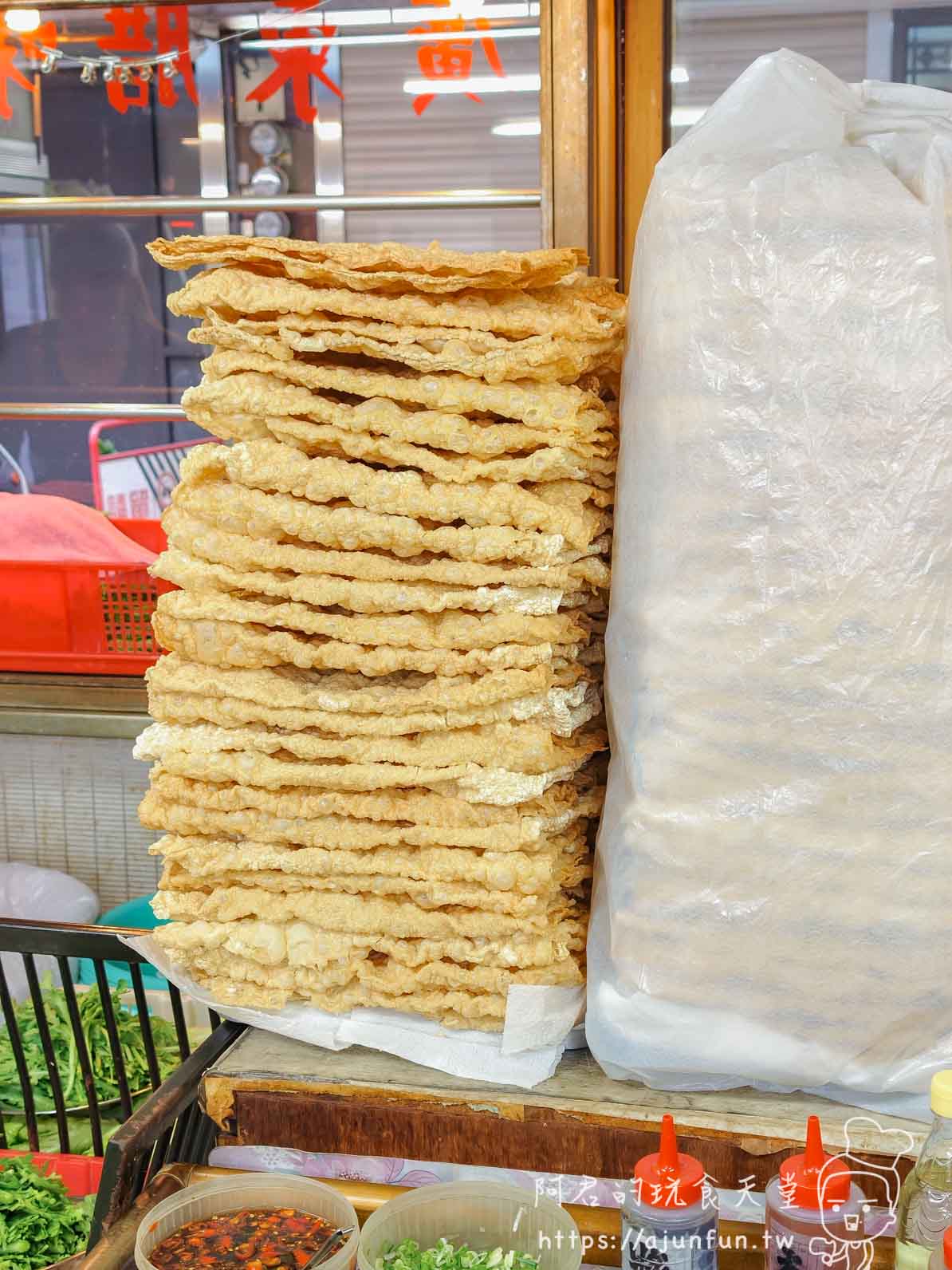 火鍋台中溫體牛火鍋老店！汕頭牛肉劉，內行人才懂的炭火沙茶爐與神級豆皮