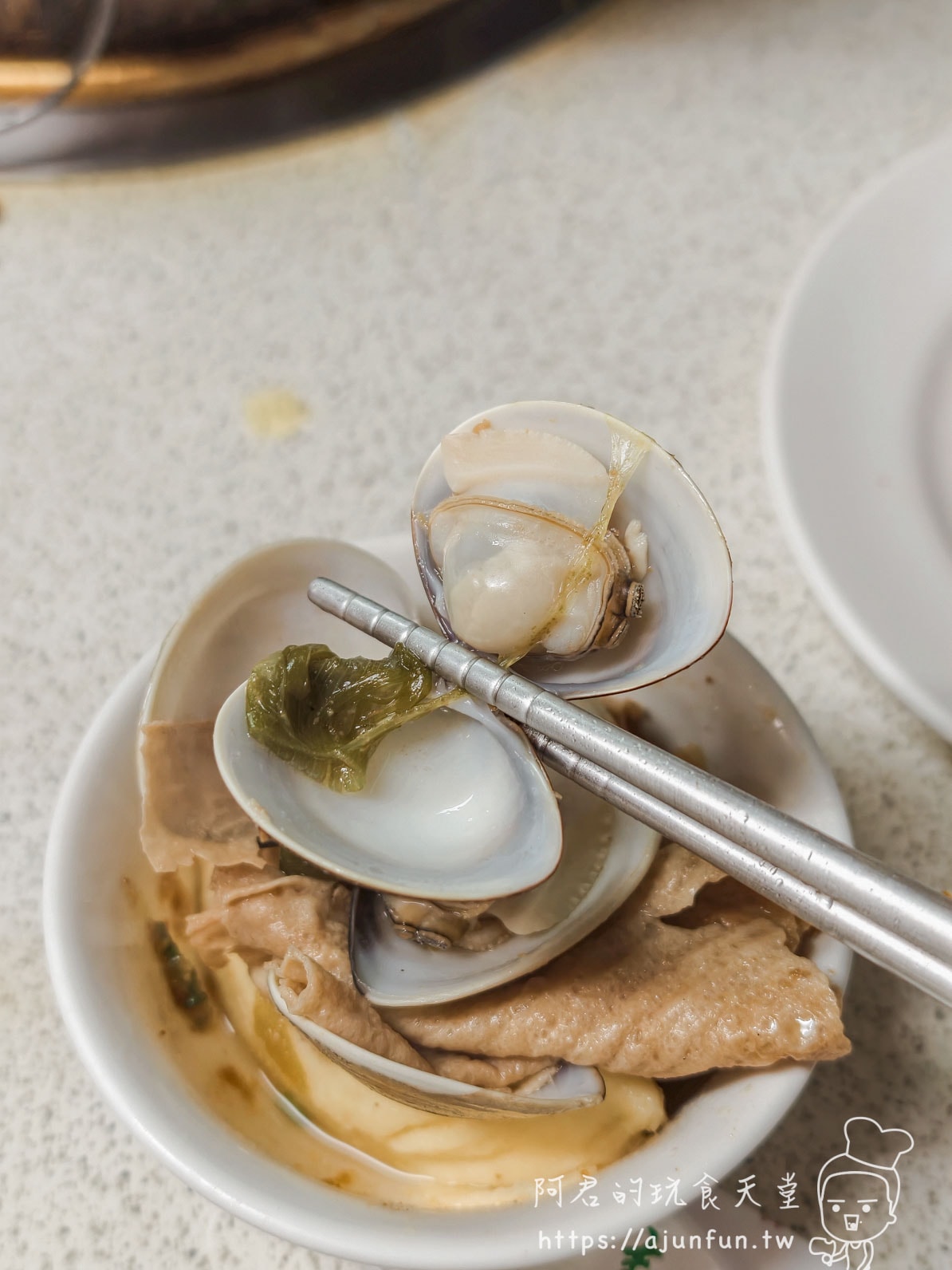 火鍋台中溫體牛火鍋老店！汕頭牛肉劉，內行人才懂的炭火沙茶爐與神級豆皮