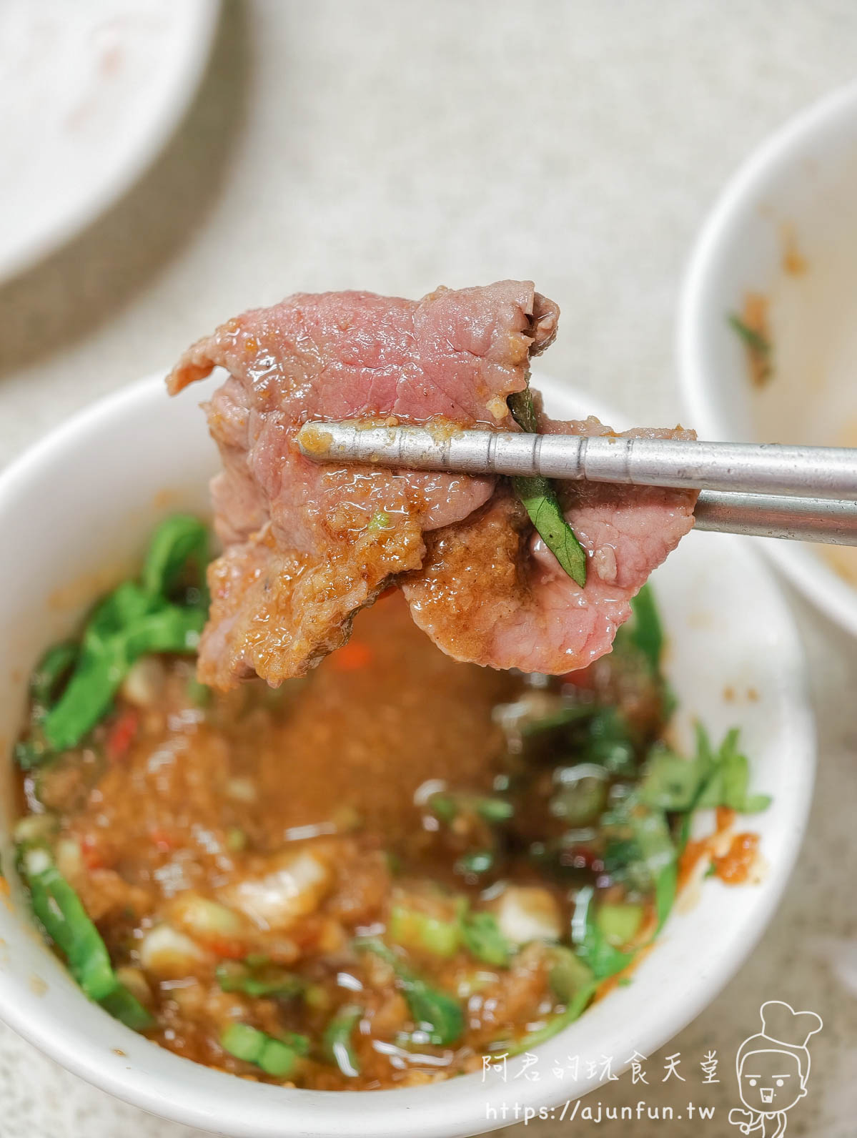 火鍋台中溫體牛火鍋老店！汕頭牛肉劉，內行人才懂的炭火沙茶爐與神級豆皮