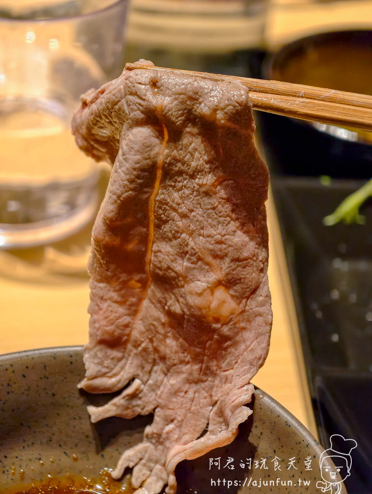 【樂天新井度假村必吃】「矢代」火鍋用清水般的飛魚高湯與藍莓醬，逼出赤城牛極致原味