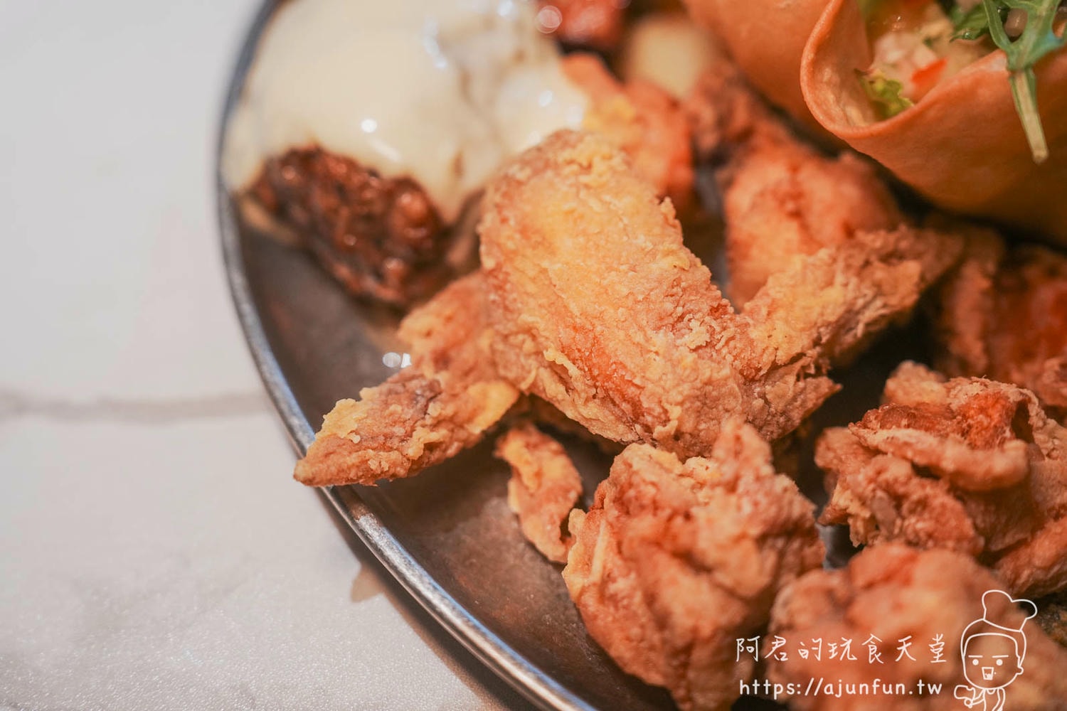 酥炸生菜籃內裡：鬆露起司風味炸物