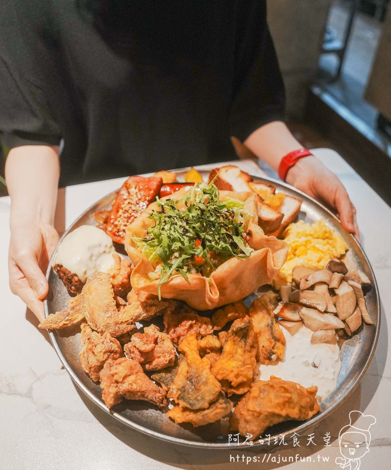Proi Kitchen 萬餓早餐盤 NT$1,080 全景：11 道組合塞進一盤，五星主廚規格