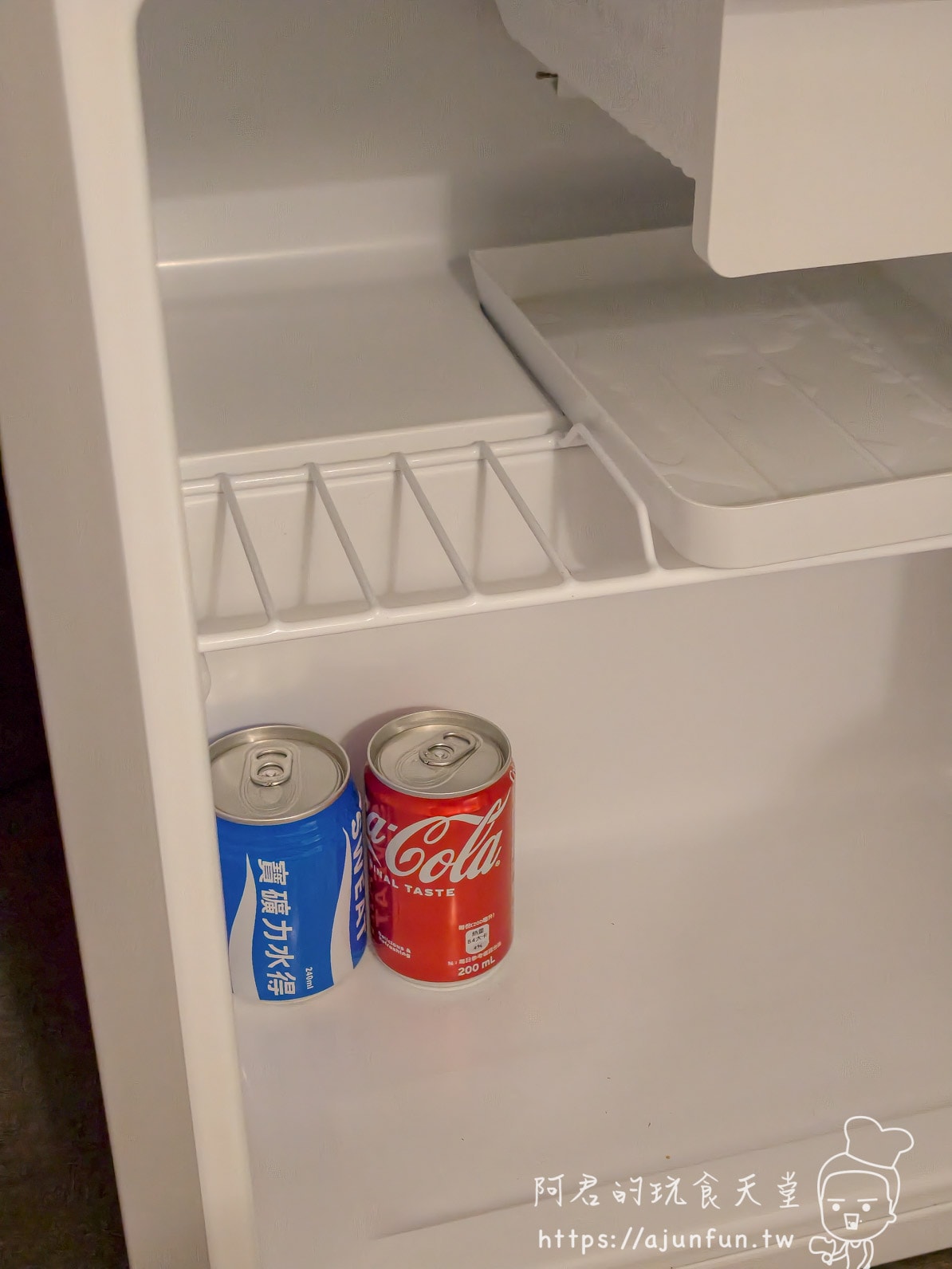 迷你冰箱+可口可樂與礦泉水迎賓飲料