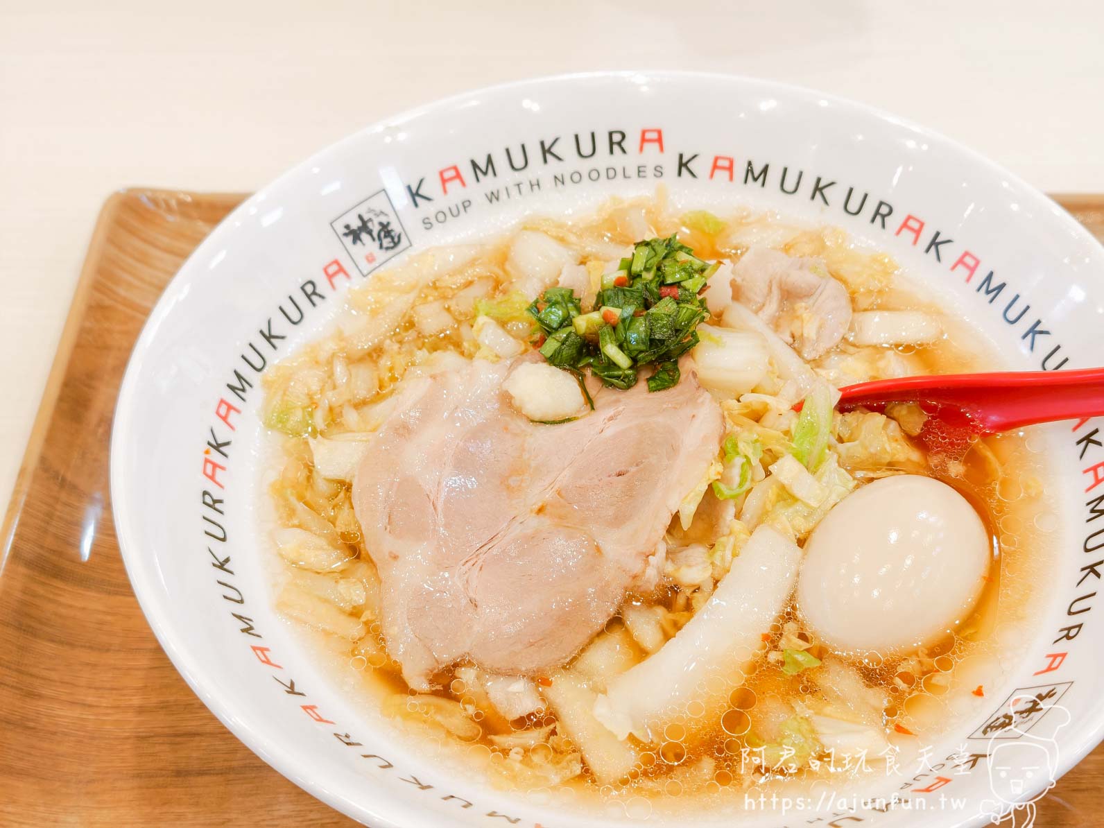 酒酒井 Outlet 美食｜神座拉麵 KAMUKURA｜250 元台幣吃到關西第一拉麵（2026 菜單）