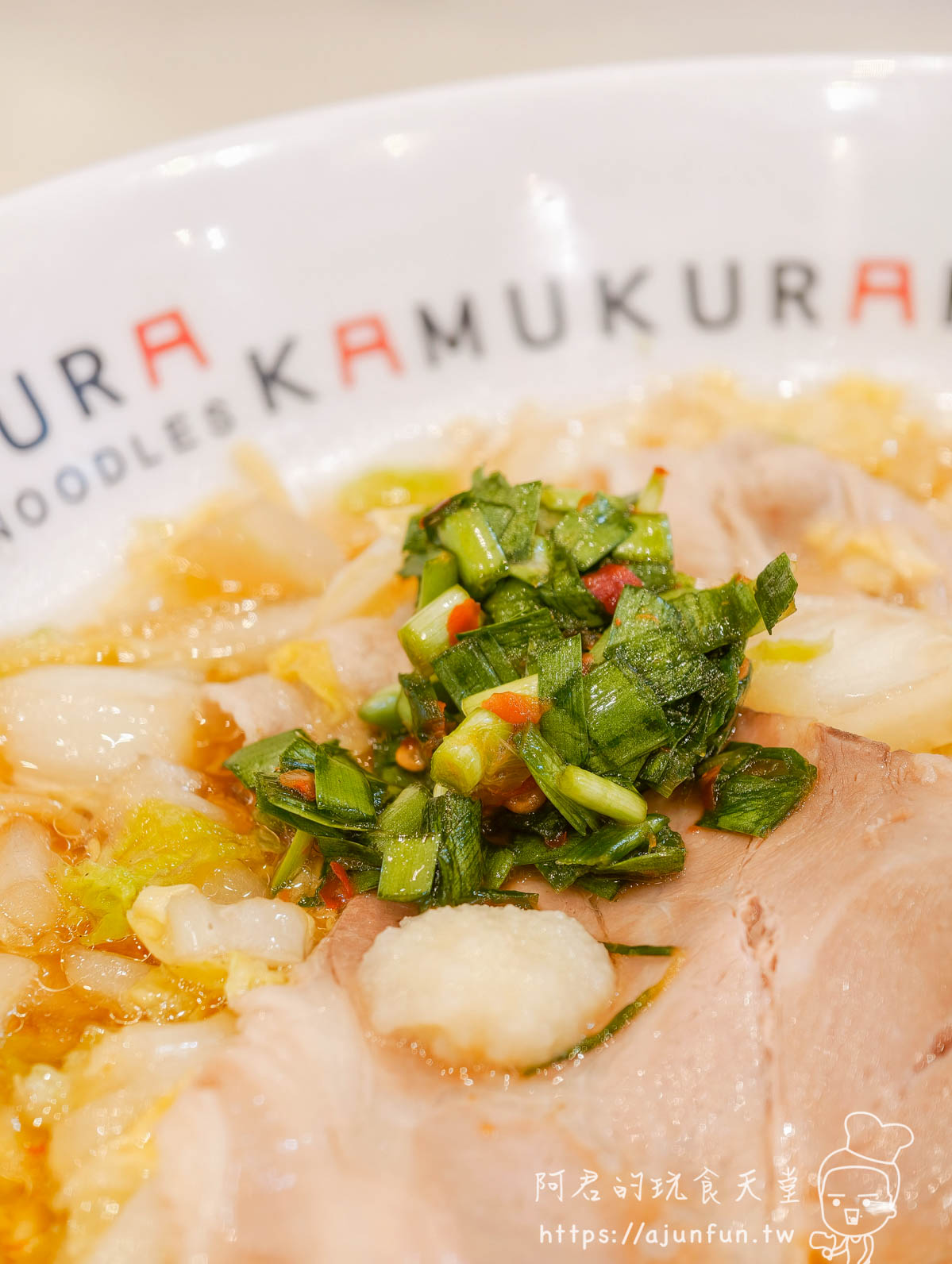 酒酒井 Outlet 美食｜神座拉麵 KAMUKURA｜250 元台幣吃到關西第一拉麵（2026 菜單）