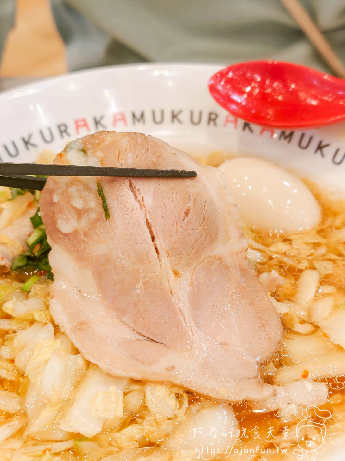 酒酒井 Outlet 美食｜神座拉麵 KAMUKURA｜250 元台幣吃到關西第一拉麵（2026 菜單）