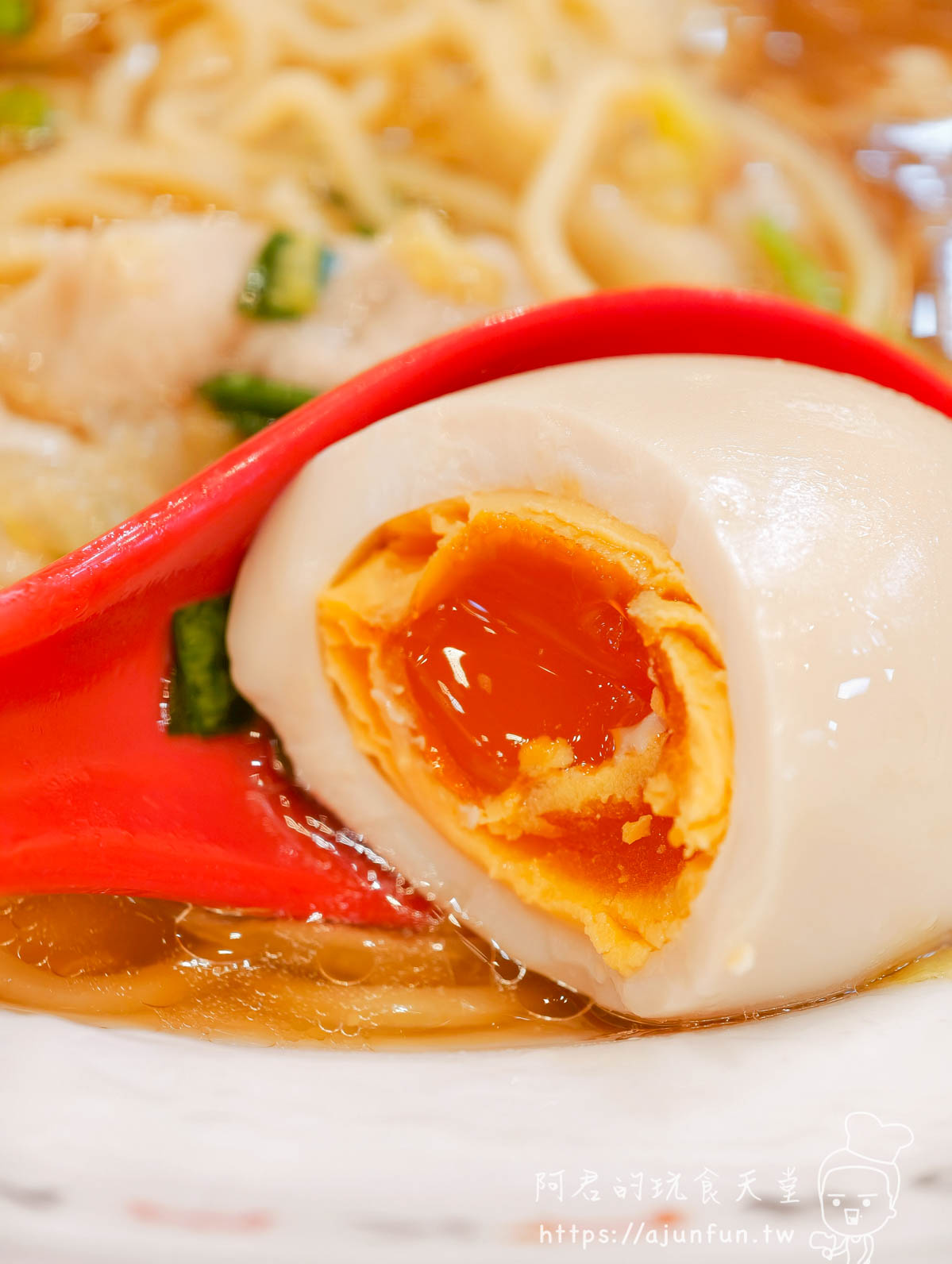 酒酒井 Outlet 美食｜神座拉麵 KAMUKURA｜250 元台幣吃到關西第一拉麵（2026 菜單）