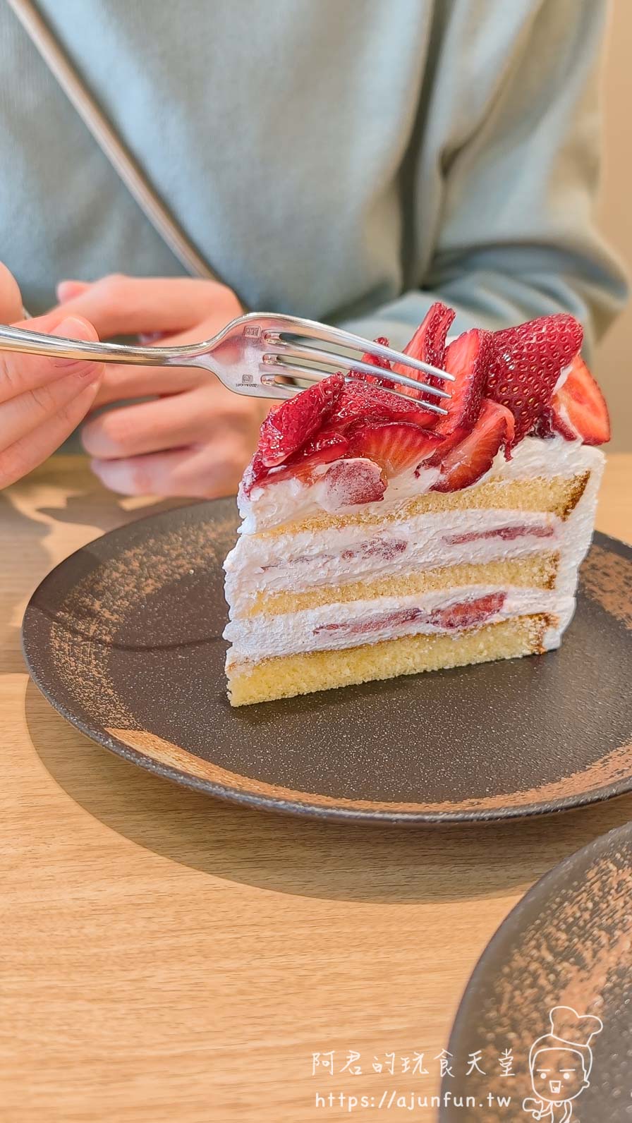 酒々井 Outlets 甜點｜Café comme ça｜糖度 20.9 的黑色草莓蛋糕，全日本僅 70 戶農家生產
