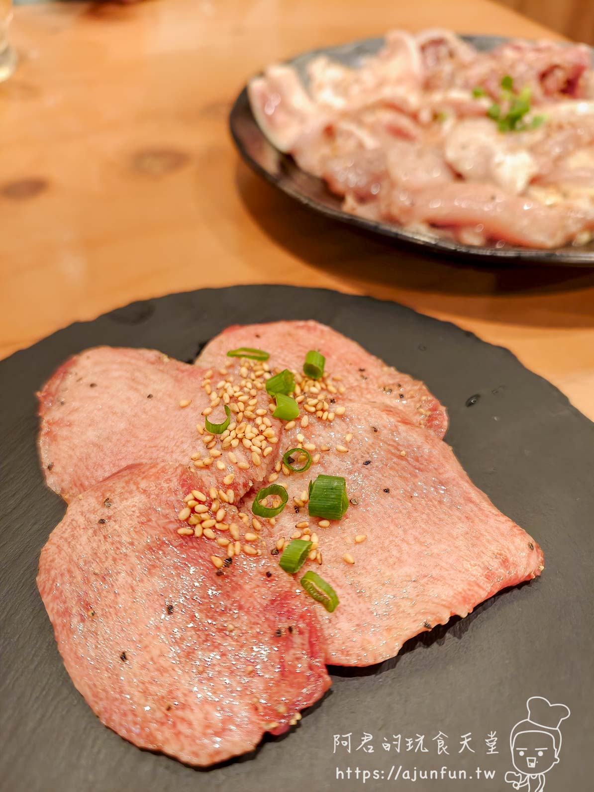 成田燒肉推薦｜大衆焼肉モーちゃん，京成成田站前2分鐘的深夜內臟燒肉食堂（2026千葉美食）
