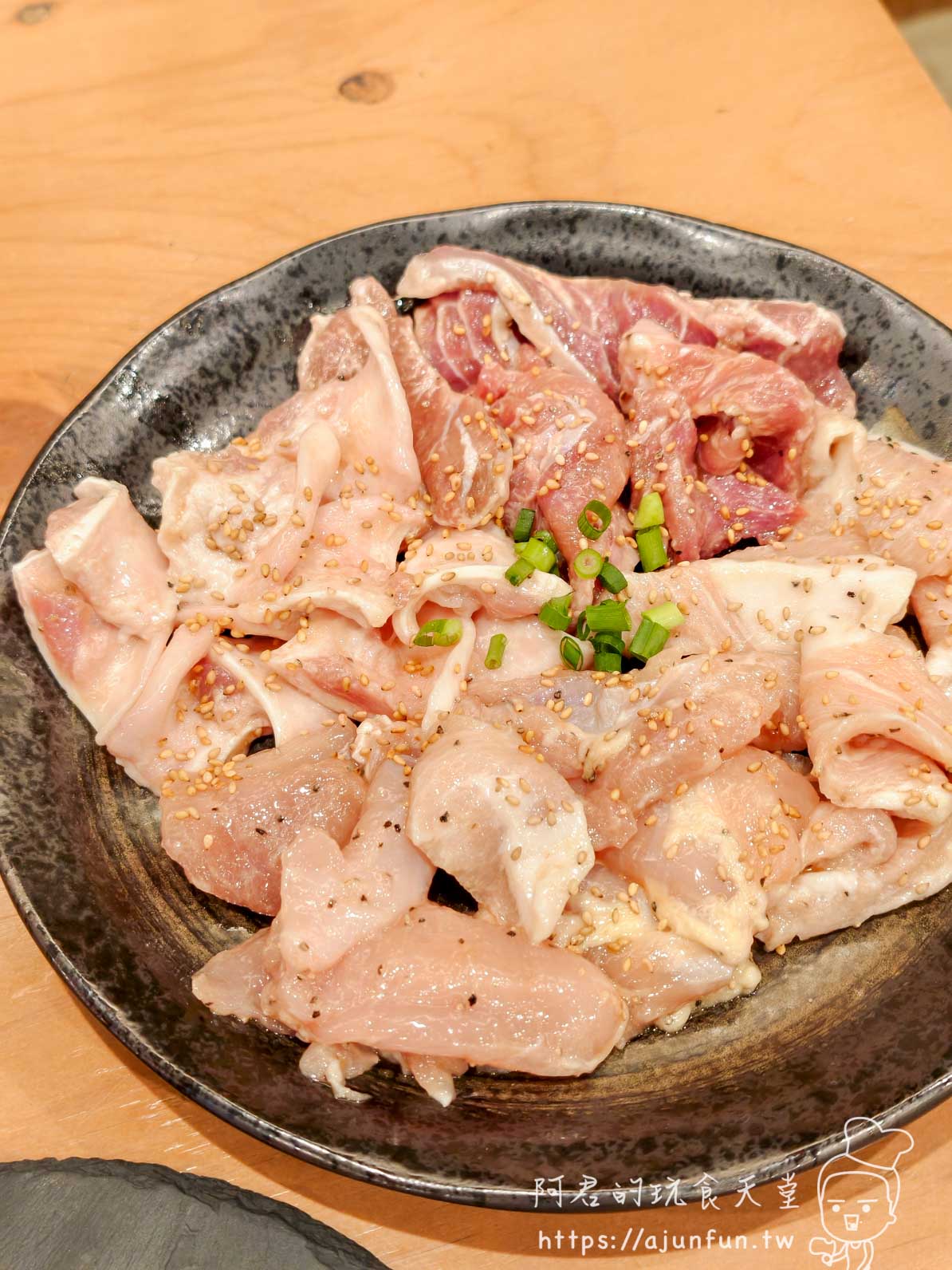 成田燒肉推薦｜大衆焼肉モーちゃん，京成成田站前2分鐘的深夜內臟燒肉食堂（2026千葉美食）