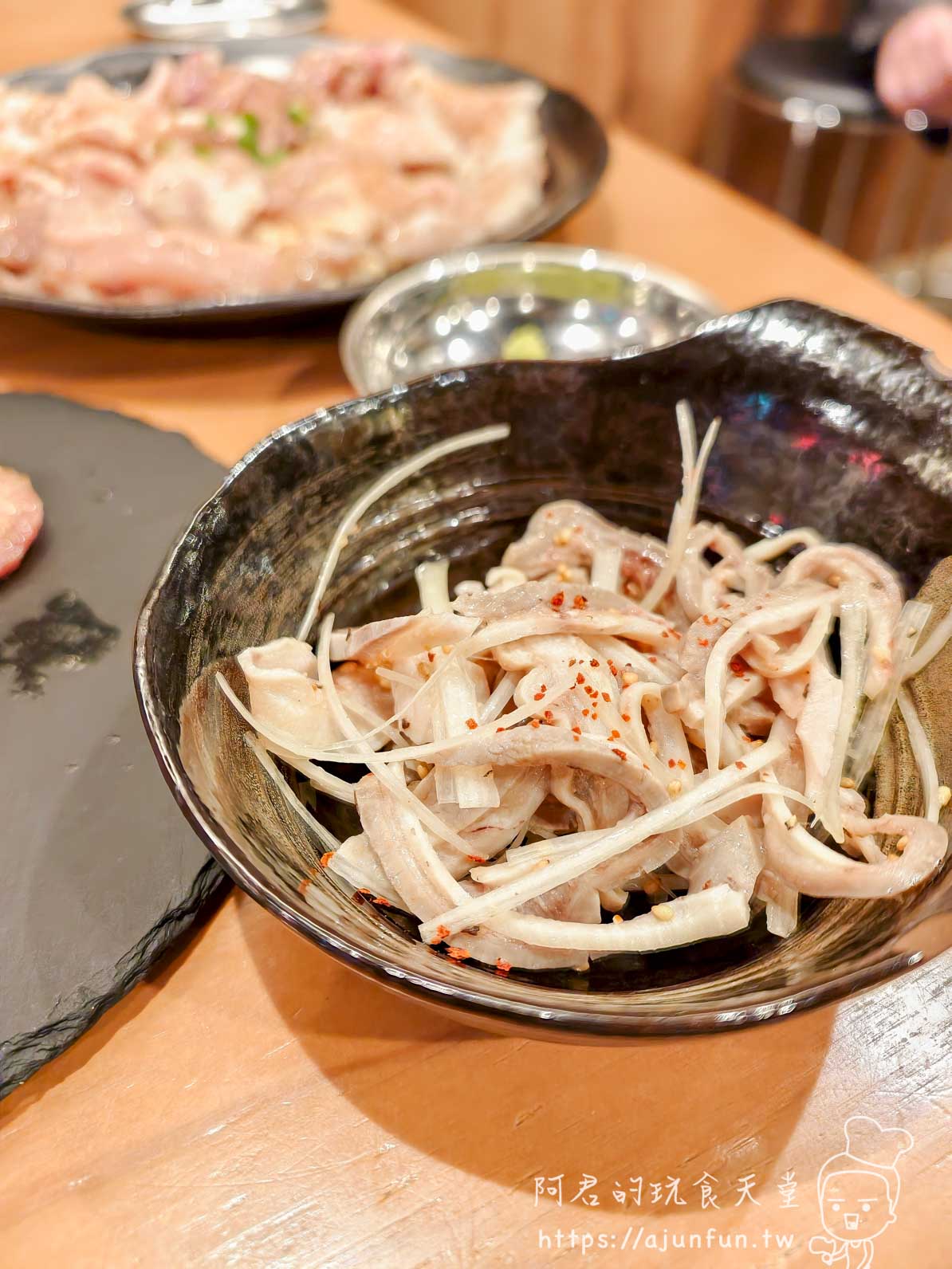 成田燒肉推薦｜大衆焼肉モーちゃん，京成成田站前2分鐘的深夜內臟燒肉食堂（2026千葉美食）