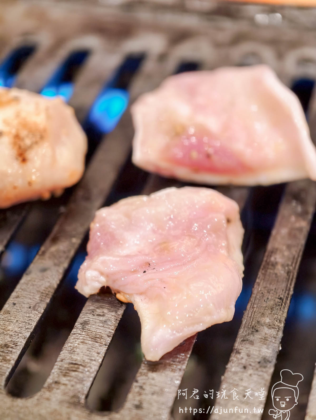 成田燒肉推薦｜大衆焼肉モーちゃん，京成成田站前2分鐘的深夜內臟燒肉食堂（2026千葉美食）