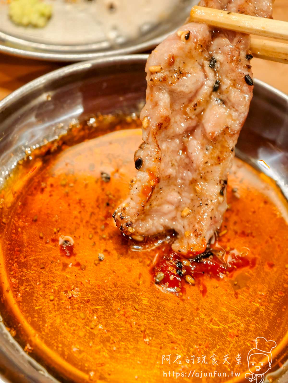 成田燒肉推薦｜大衆焼肉モーちゃん，京成成田站前2分鐘的深夜內臟燒肉食堂（2026千葉美食）