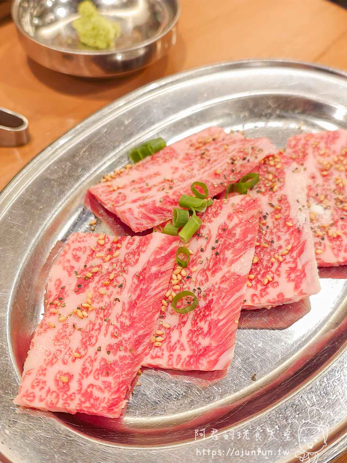 成田燒肉推薦｜大衆焼肉モーちゃん，京成成田站前2分鐘的深夜內臟燒肉食堂（2026千葉美食）