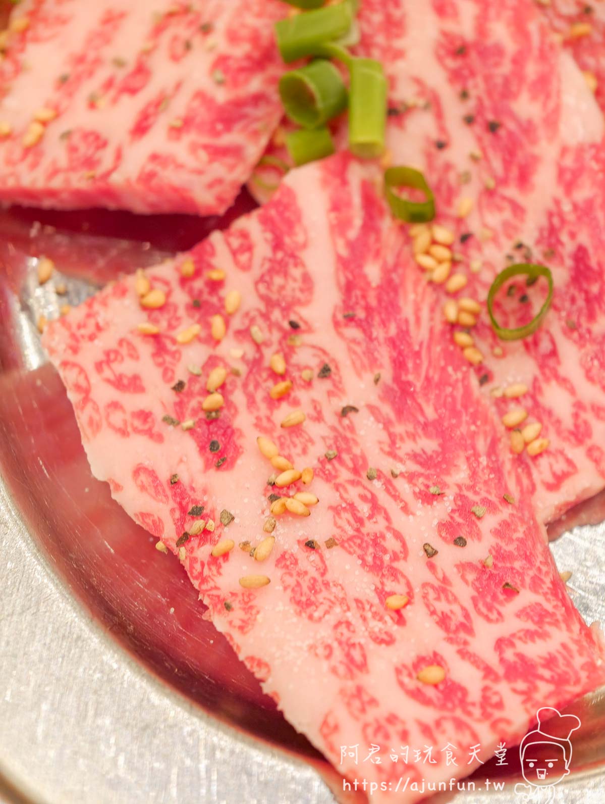 成田燒肉推薦｜大衆焼肉モーちゃん，京成成田站前2分鐘的深夜內臟燒肉食堂（2026千葉美食）