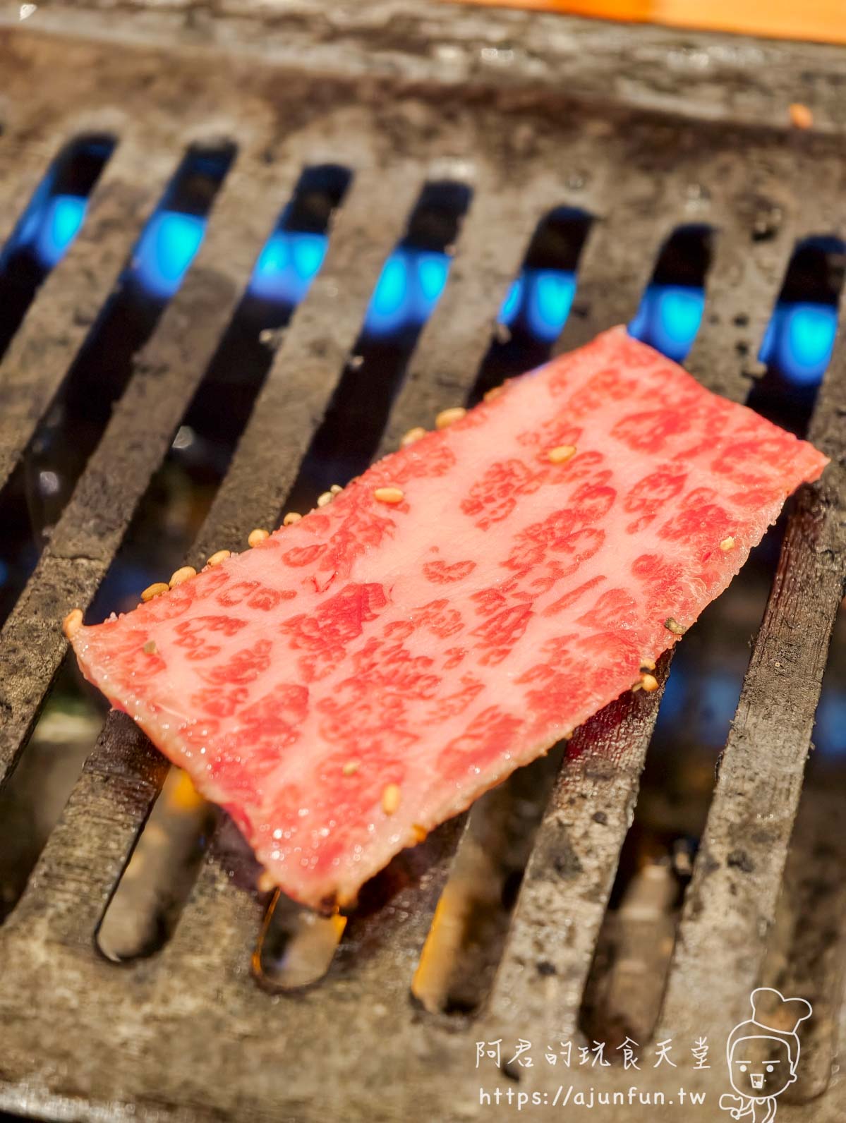 成田燒肉推薦｜大衆焼肉モーちゃん，京成成田站前2分鐘的深夜內臟燒肉食堂（2026千葉美食）