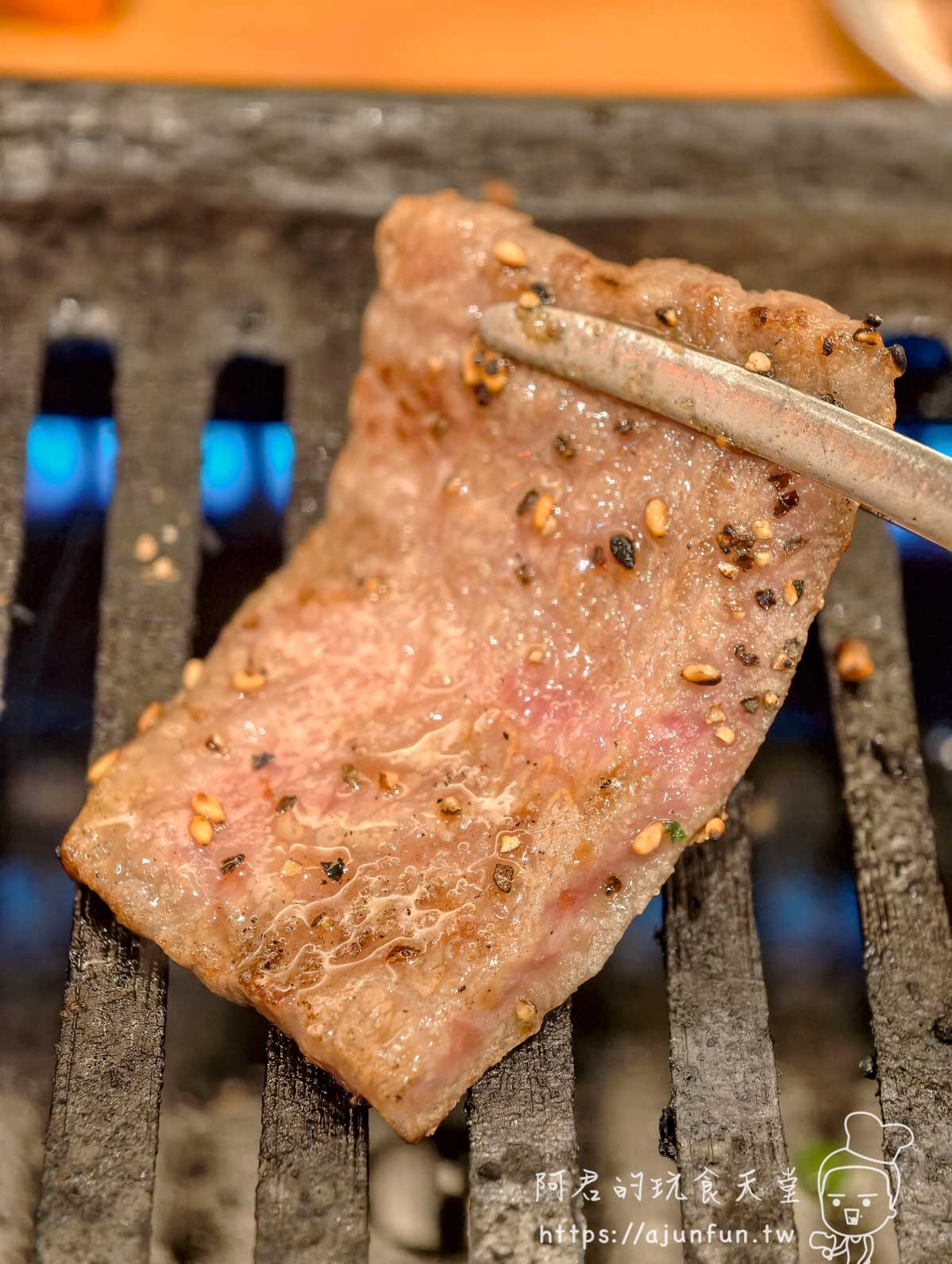 成田燒肉推薦｜大衆焼肉モーちゃん，京成成田站前2分鐘的深夜內臟燒肉食堂（2026千葉美食）