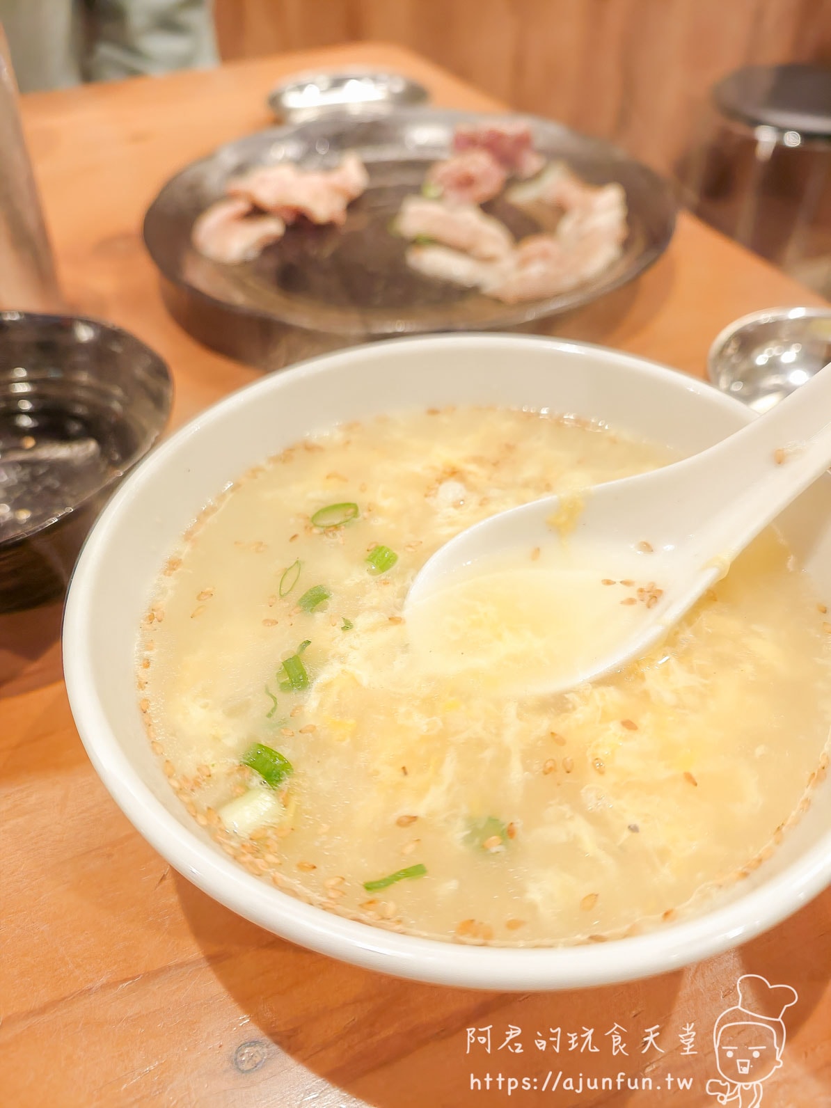 成田燒肉推薦｜大衆焼肉モーちゃん，京成成田站前2分鐘的深夜內臟燒肉食堂（2026千葉美食）