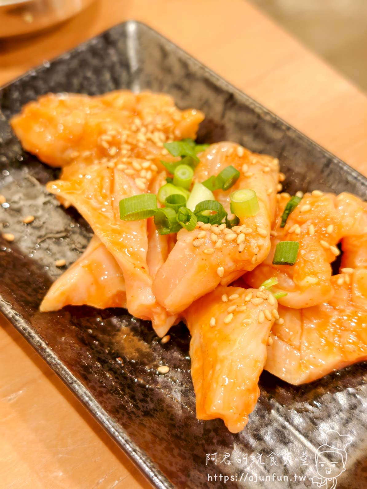 成田燒肉推薦｜大衆焼肉モーちゃん，京成成田站前2分鐘的深夜內臟燒肉食堂（2026千葉美食）