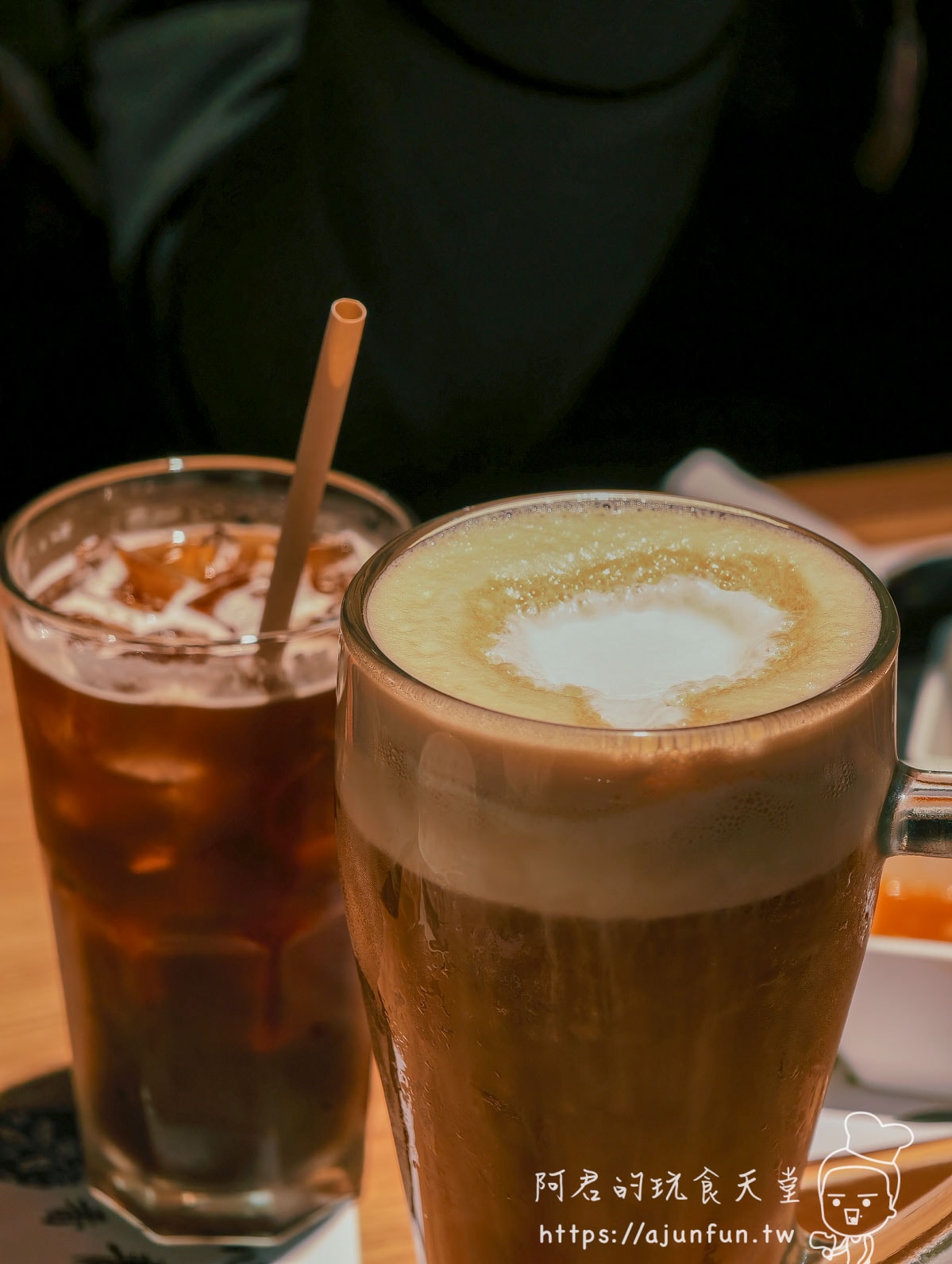 左阜右邑 紅茶奶霜 NT$95 兩杯飲料