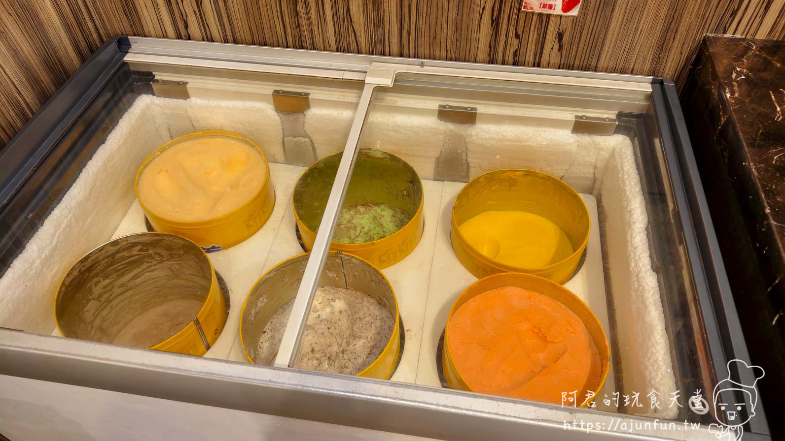 錢都彰基店 6 種桶裝冰淇淋自助選擇