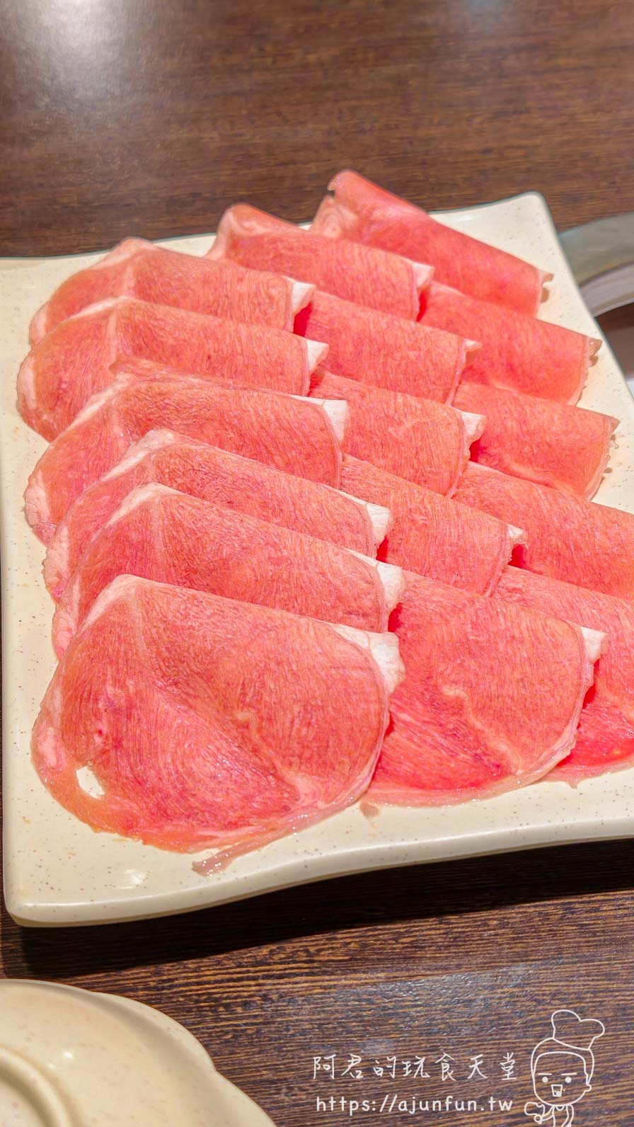 錢都低脂牛 B 餐肉盤特寫薄切牛肉