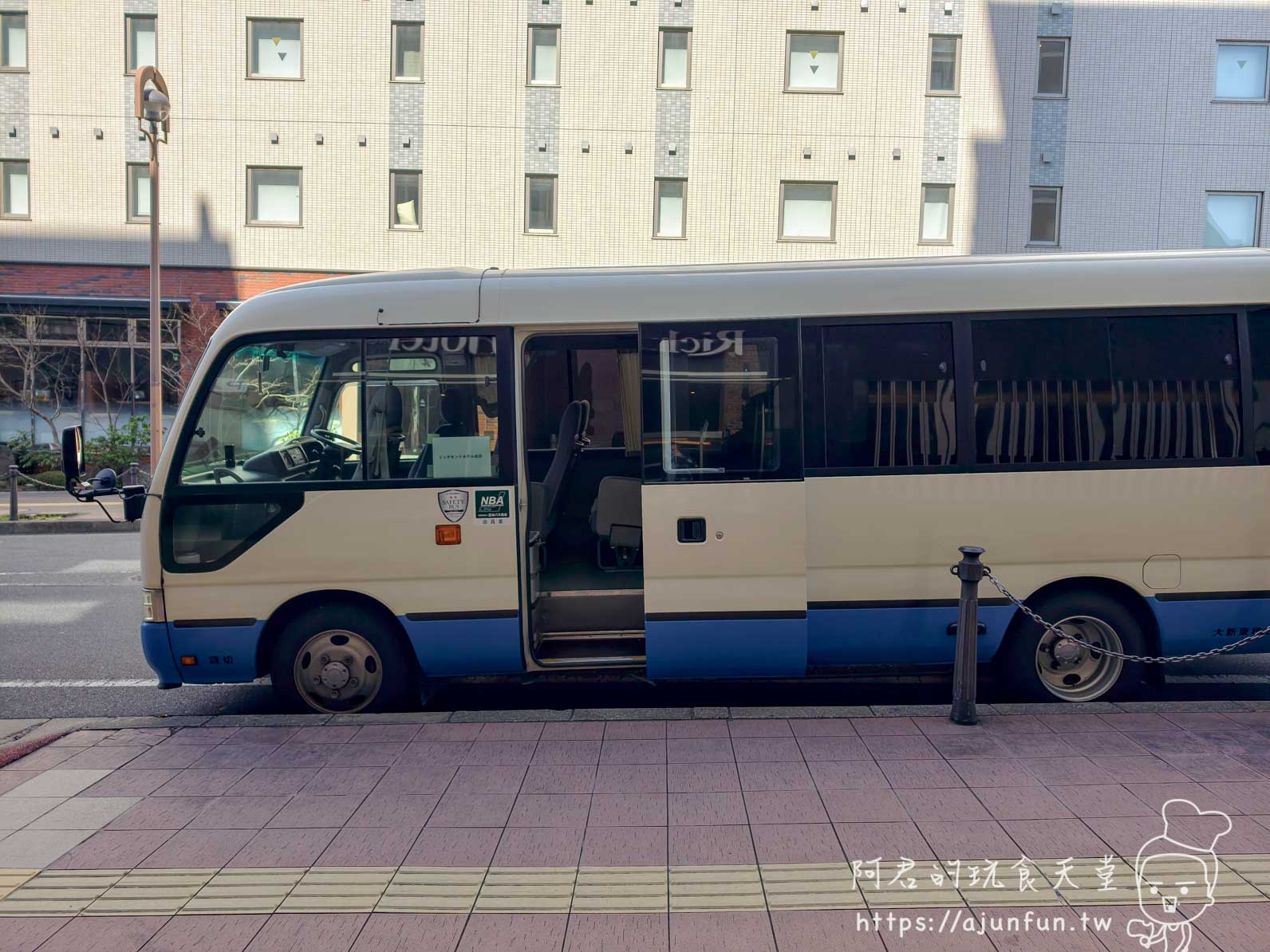 成田 Richmond Hotel 機場免費接駁巴士停在飯店門口