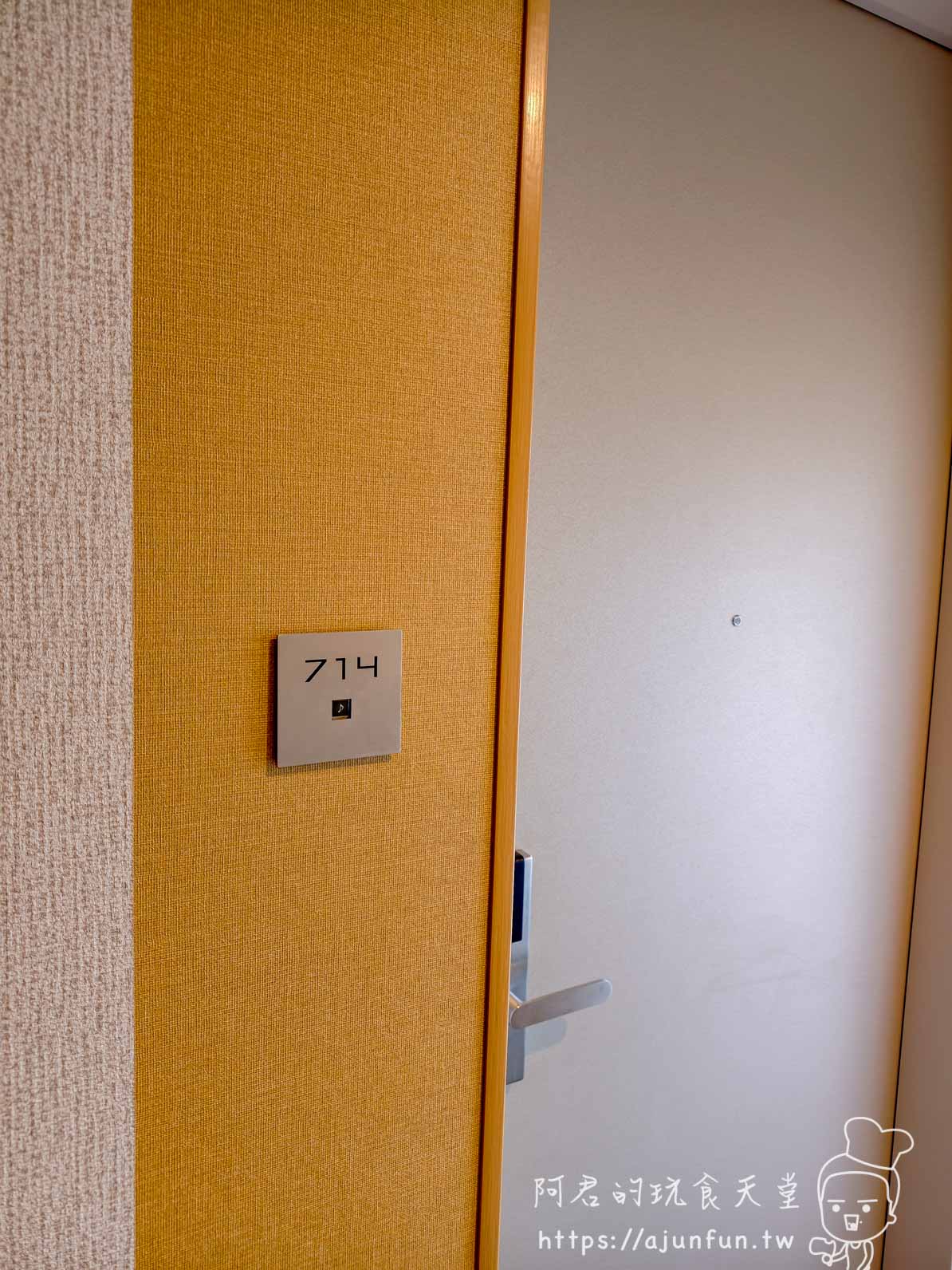 成田 Richmond Hotel 714 號房房門外側，客房門牌與磁卡感應區