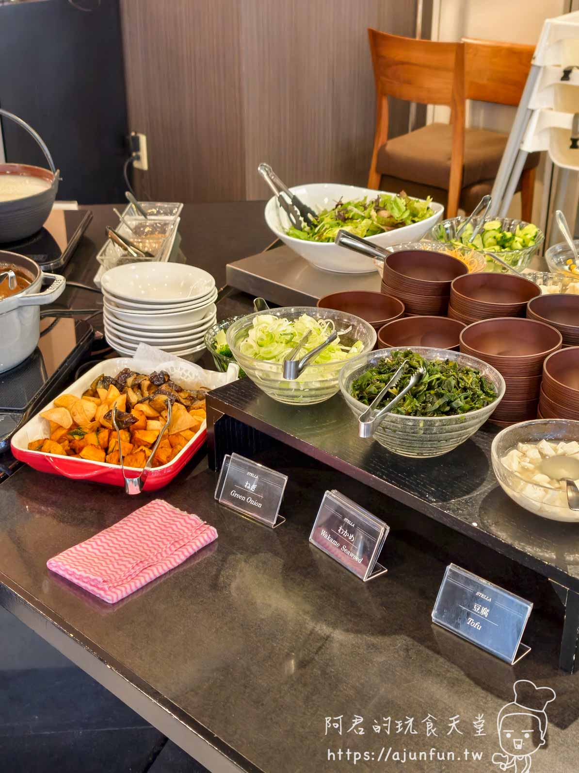 成田 Richmond Hotel Stella 早餐冷菜區，小碟分裝沙拉與煮物