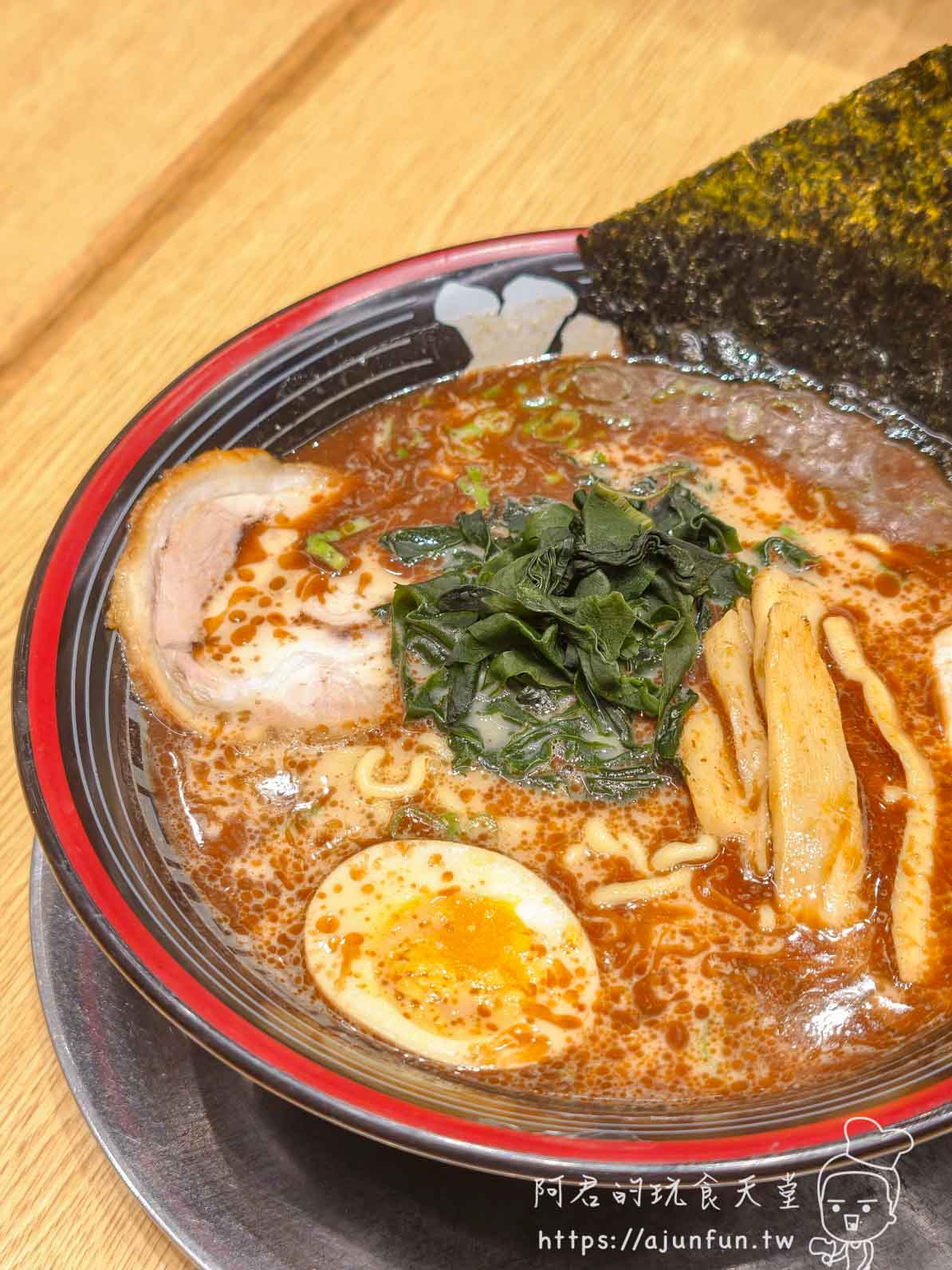 屯京拉麵 LaLaport 台中店魚豚拉麵全貌