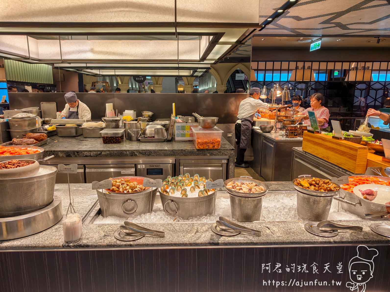 饗食天堂台中大遠百攻略|2026 平日下午茶 $758,爐烤牛排封神,現煎天使紅蝦怎麼搶?(2026 親訪) - 第33張圖 饗食天堂台中大遠百熟食自助區